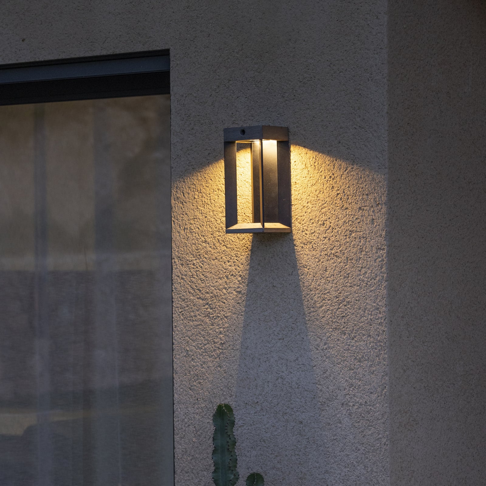LED solcellevegglampe Teckalu svart/teak bakside
