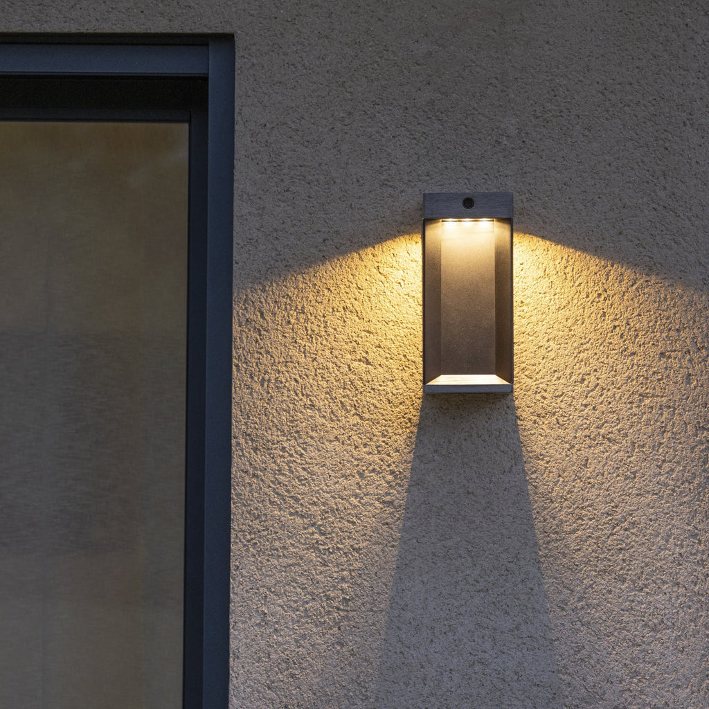 LED solcellevegglampe Teckalu svart/teak detalj av bevegelsessensor