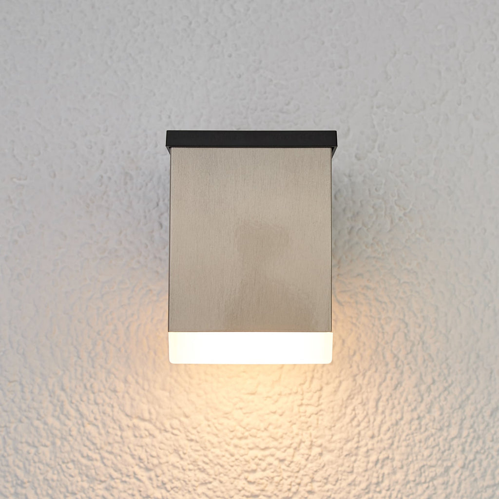 LED solcellevegglampe Tyson firkantet rustfritt stål IP44 montert ute
