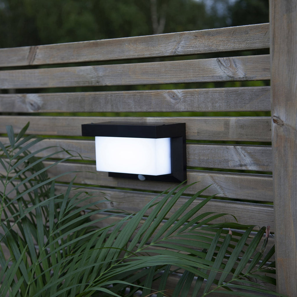 Detalj av LED solcellevegglampe Valla bevegelsessensor