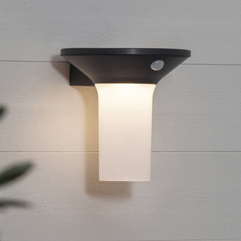 LED solcellevegglampe Valta med bevegelsessensor IP44 forfra