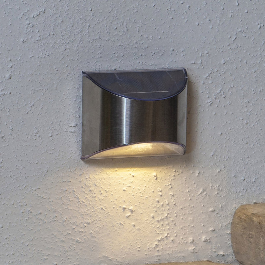 LED solcellevegglampe Wally sølv forfra