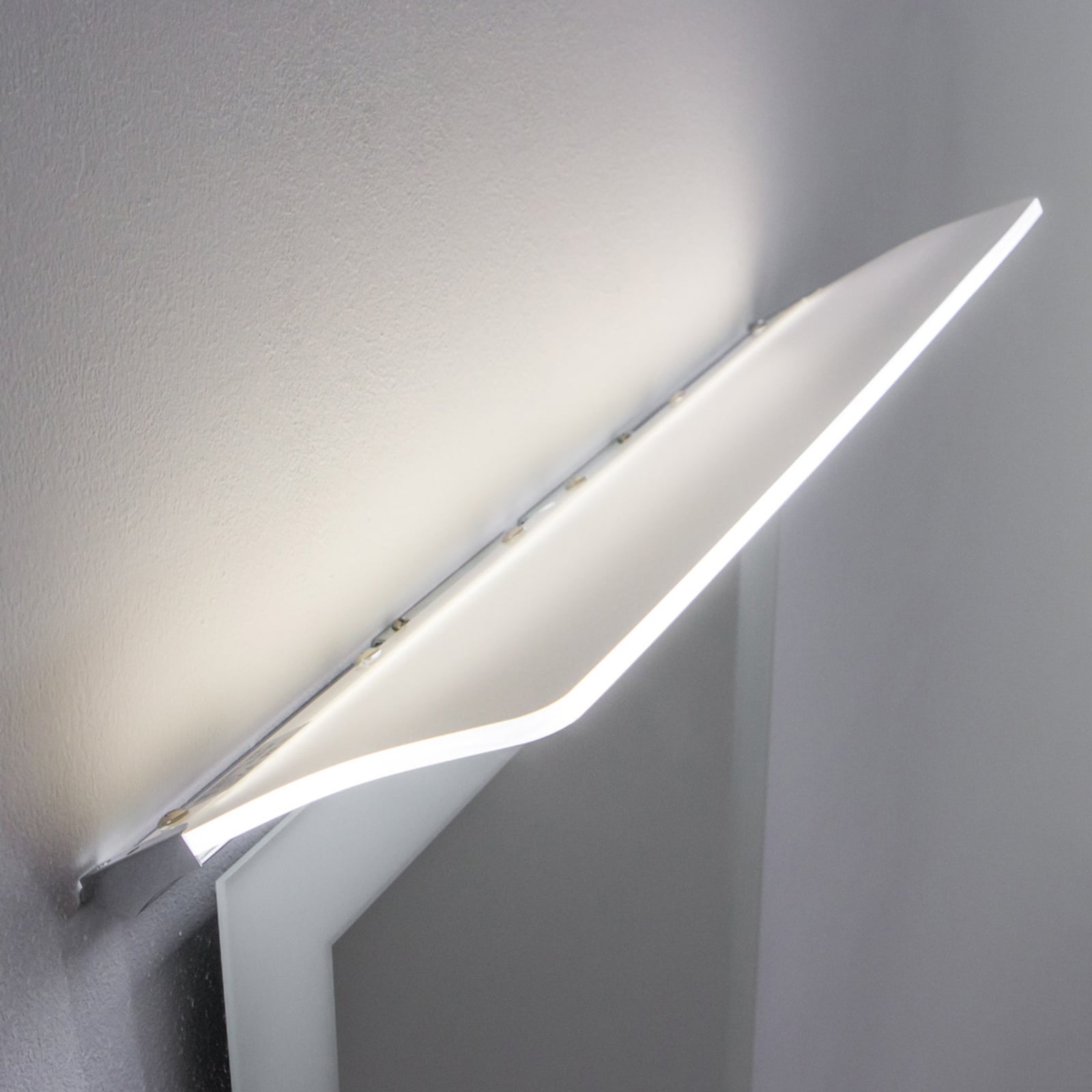 LED speillampe Angela nærbilde av lys og materiale