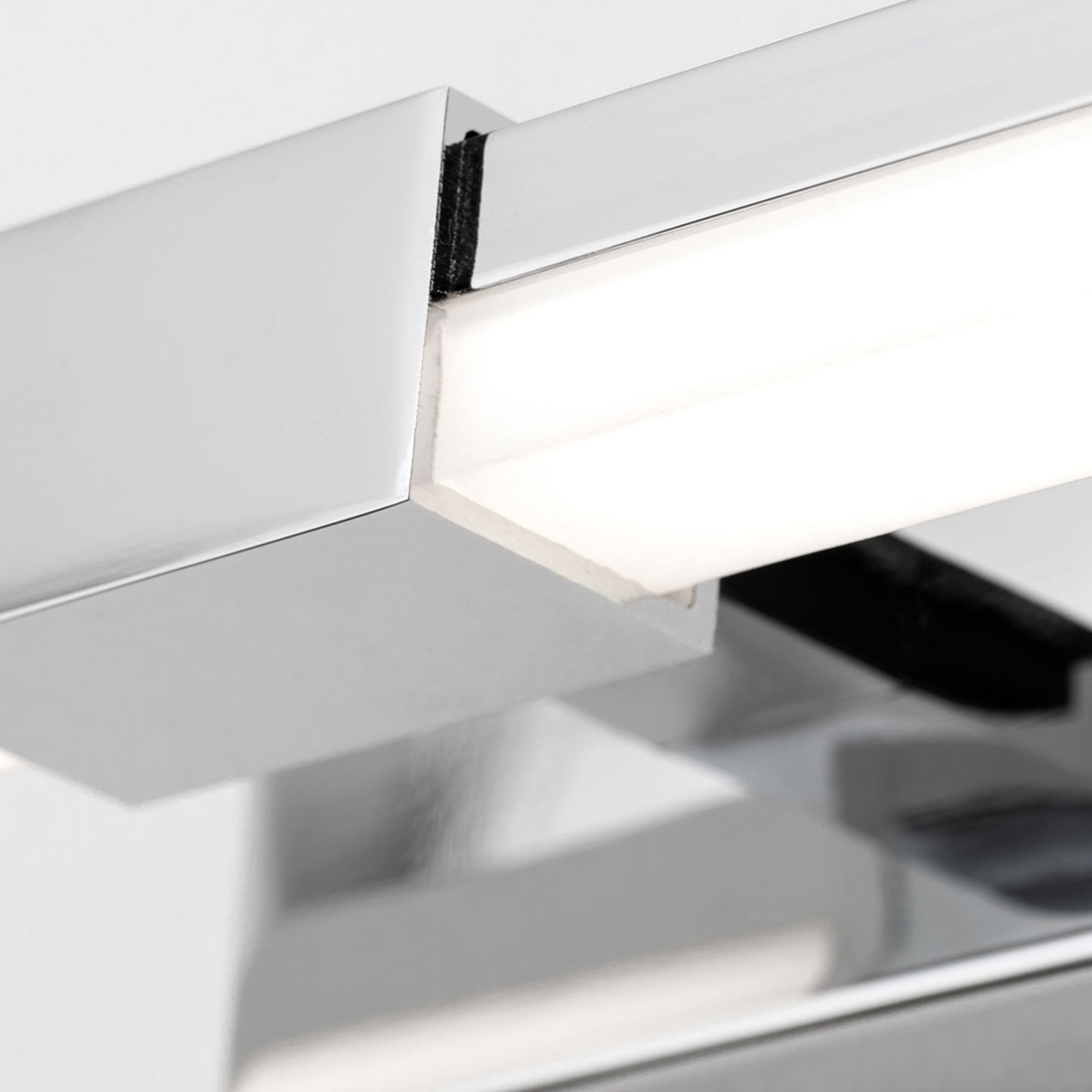 LED speillampe Argo krom/hvit 55,5 cm IP44 lyser varm hvitt