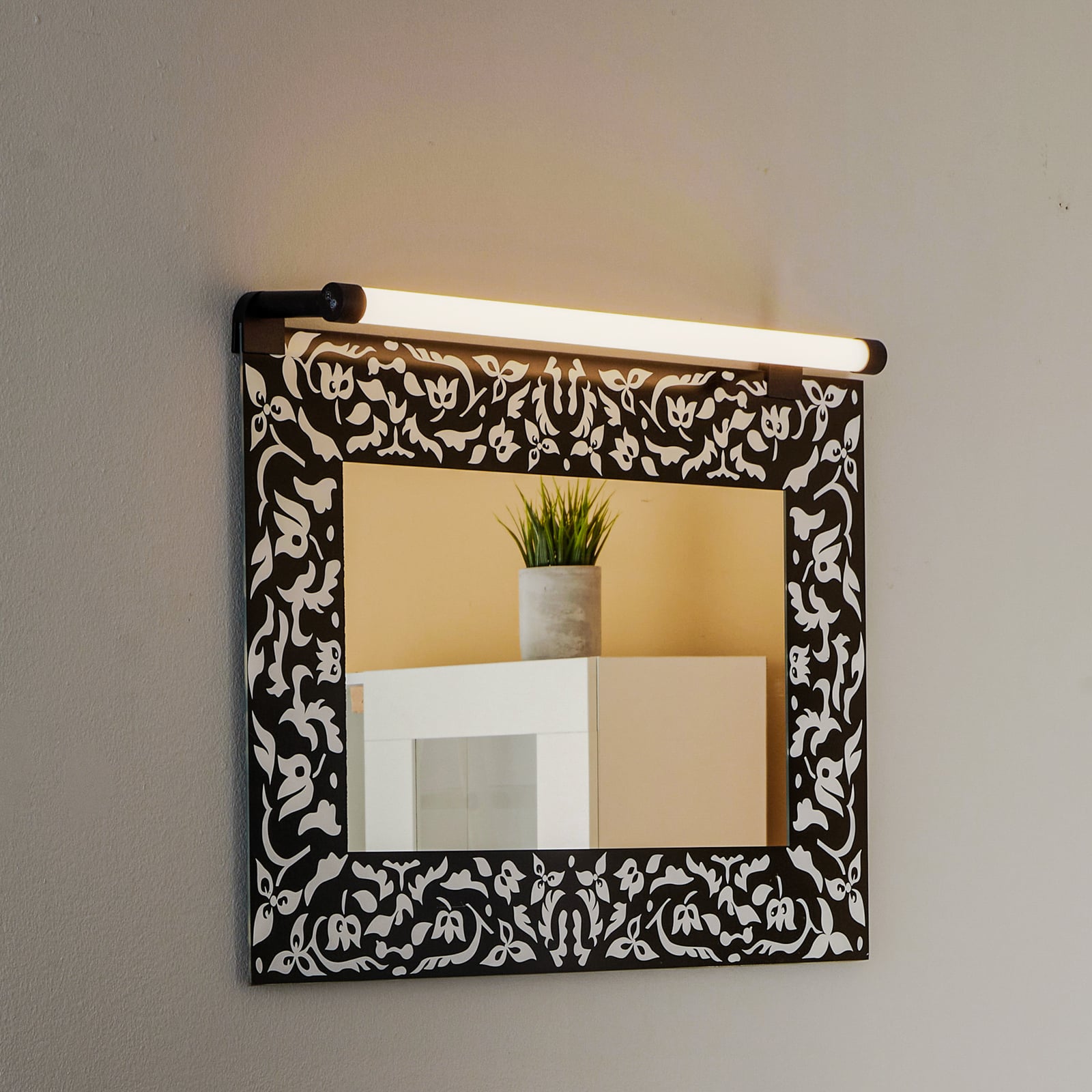 LED speillampe Eleri svart 66 cm bakside