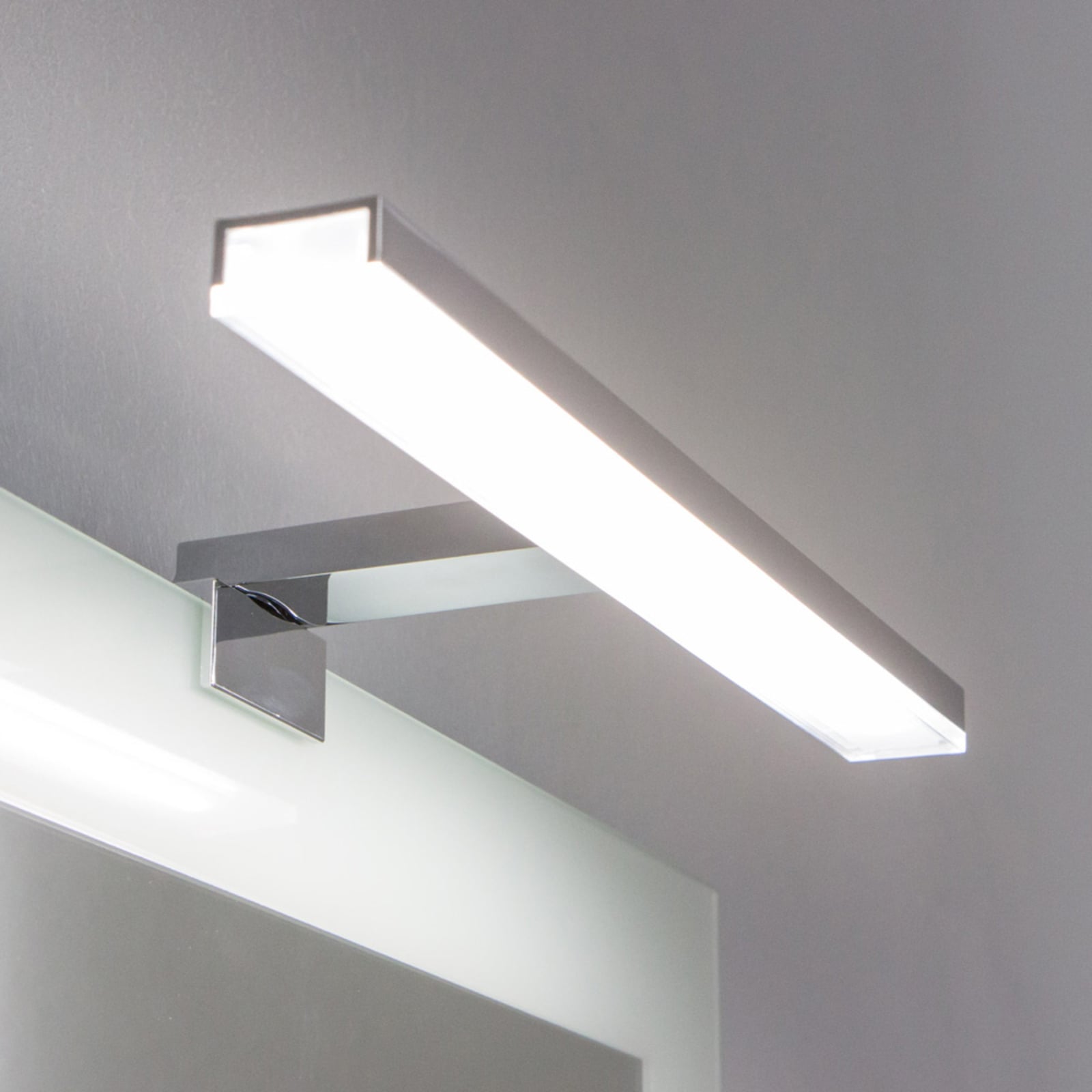 LED speillampe Esther S3 krom glass detalj av lyskilde