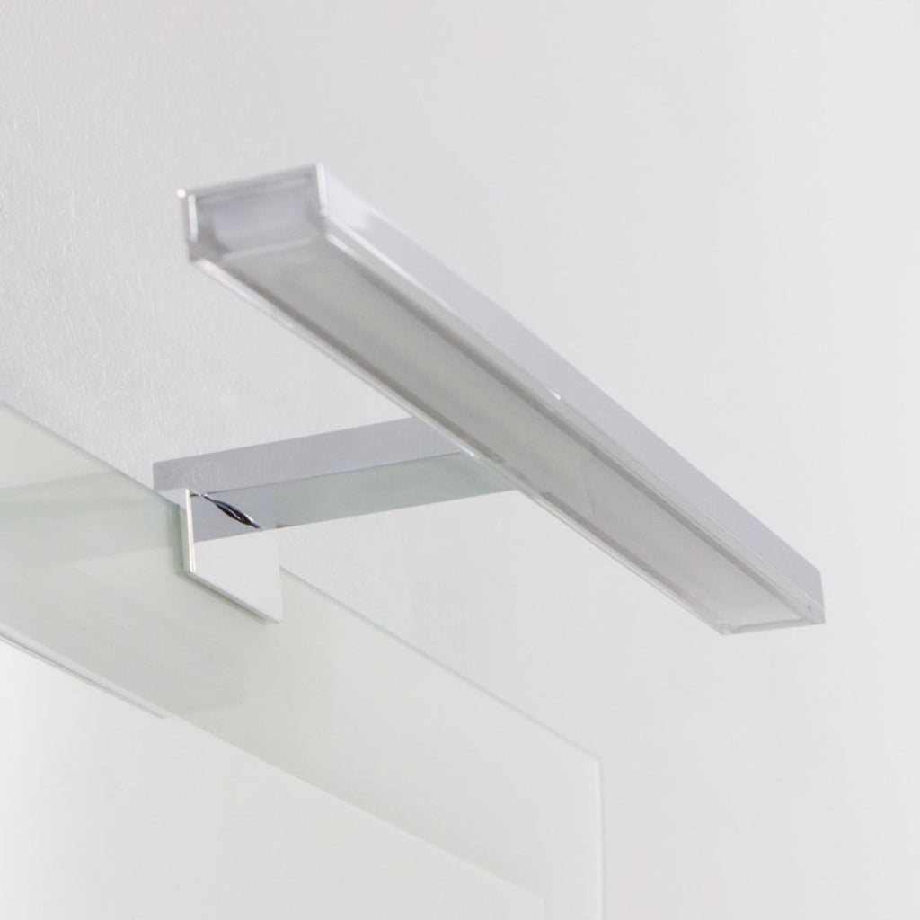 LED speillampe Esther S3 krom glass montert på baderomsspeil
