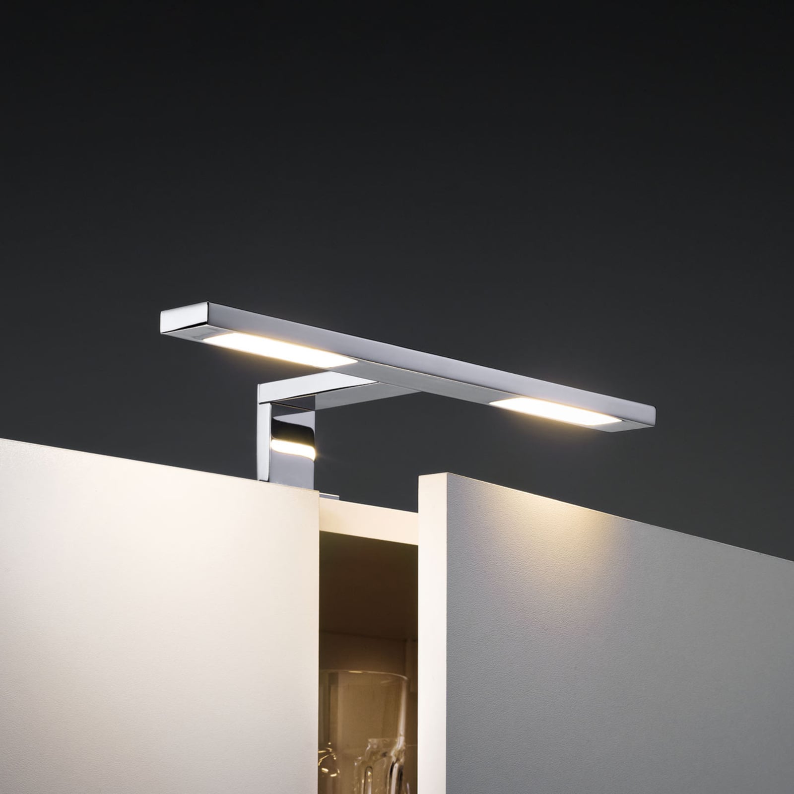 Detalj av LED speillampe Galeria Double Hook 2-lys krom IP44