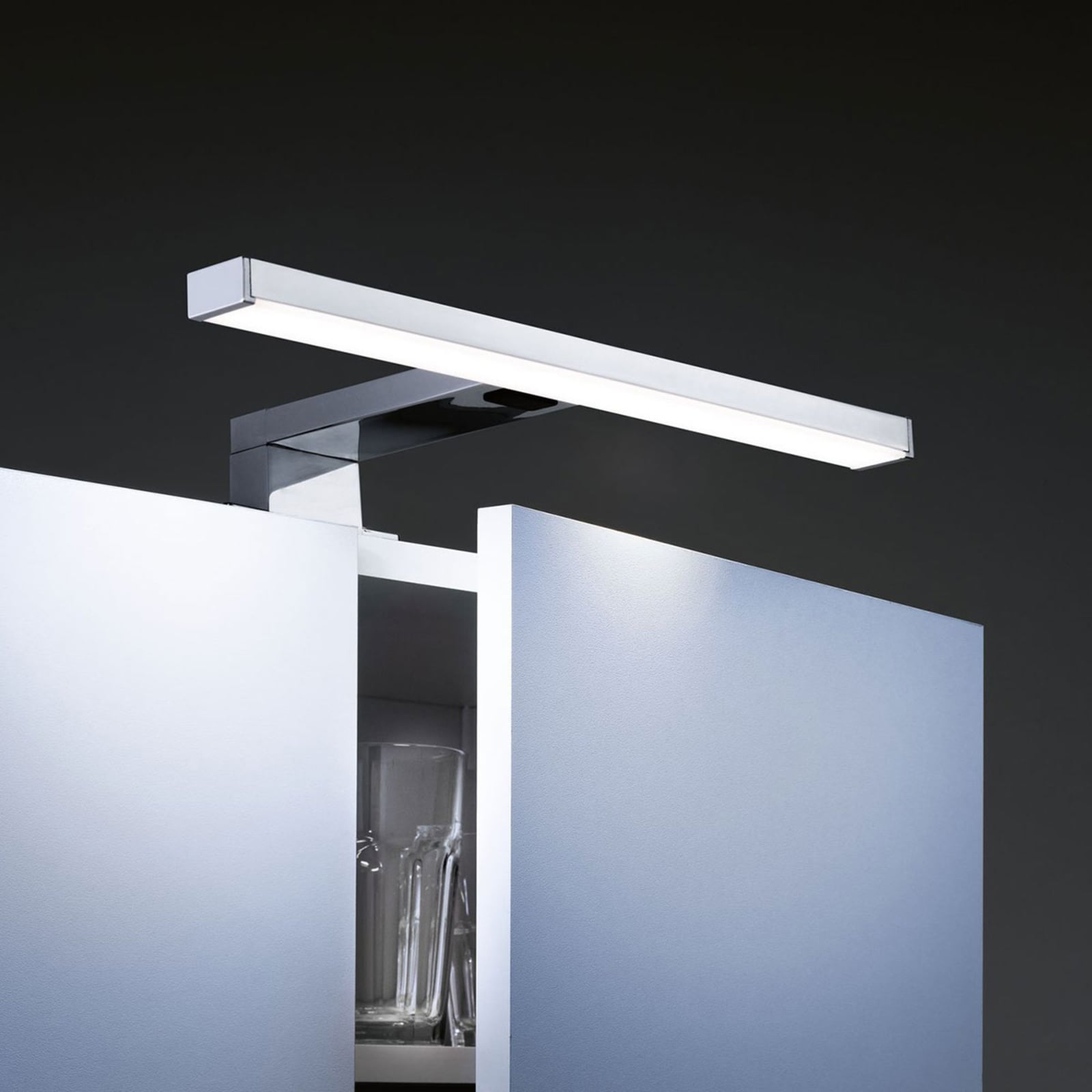 Detalj av LED-speillampe HomeSpa Selo CCT krom 30 cm