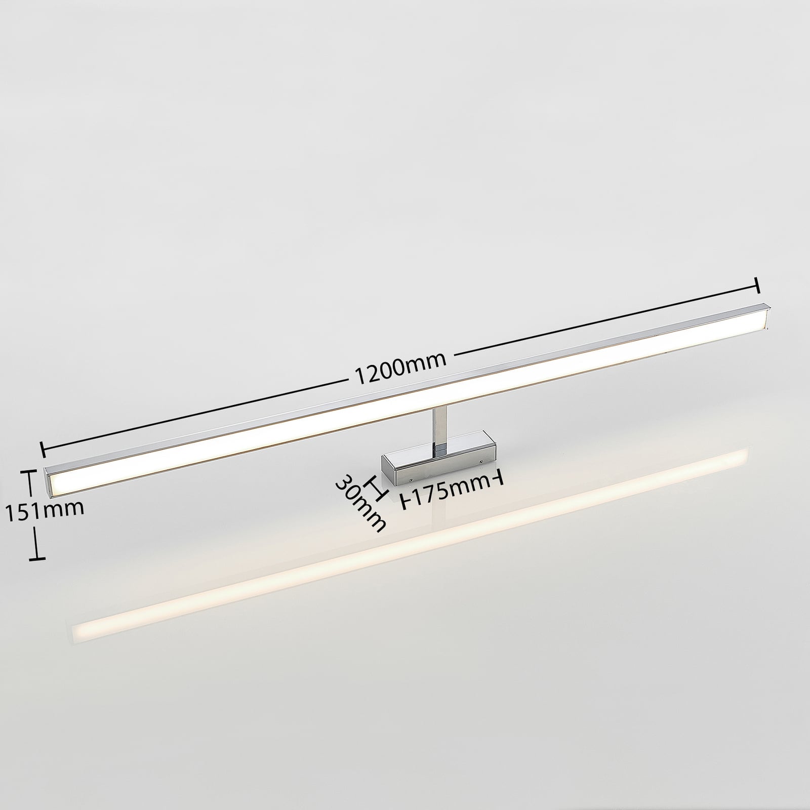 Montert LED speillampe Jukka 120 cm på baderom