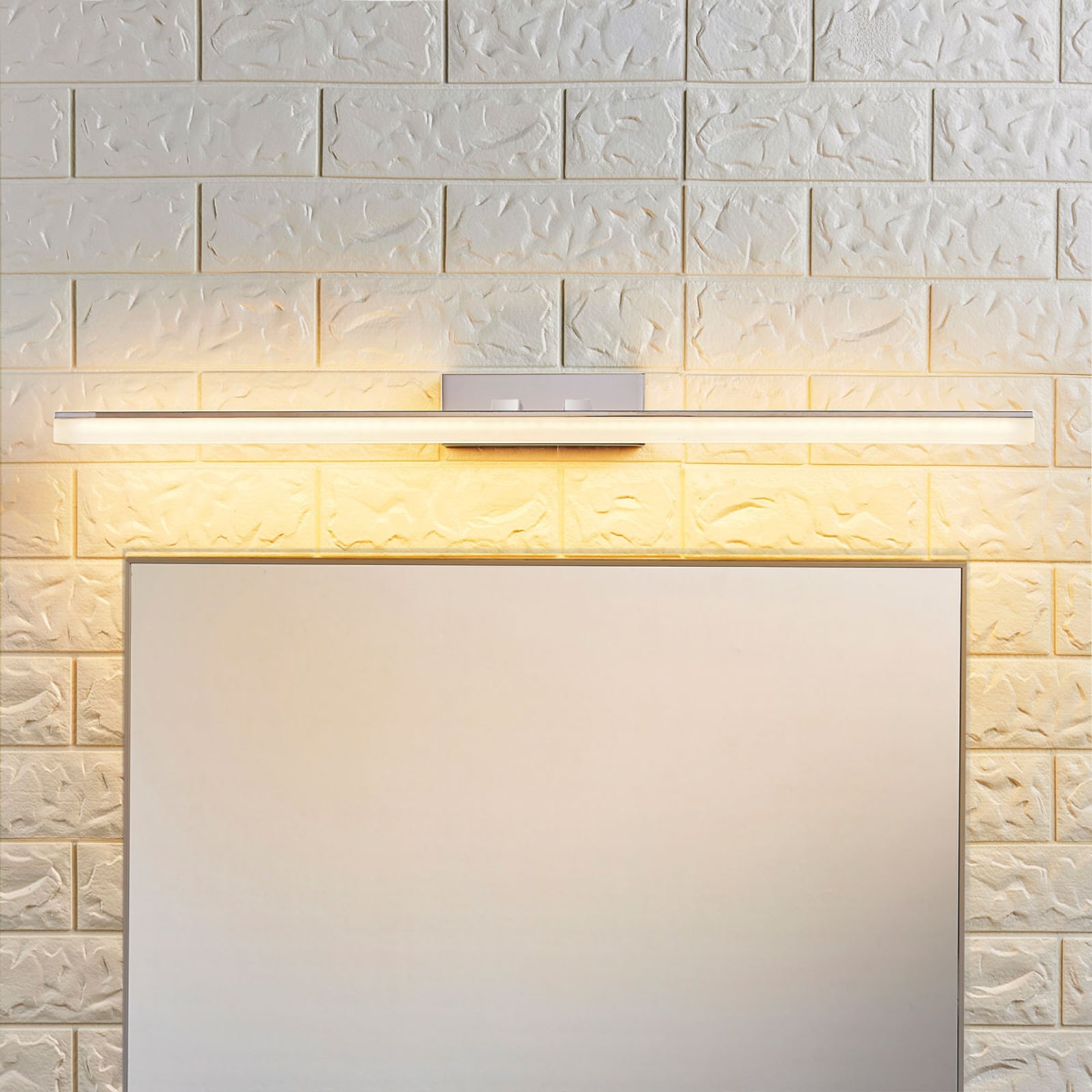 LED speillampe Julie krom 75 cm IP44 nærbilde av kromdetaljer
