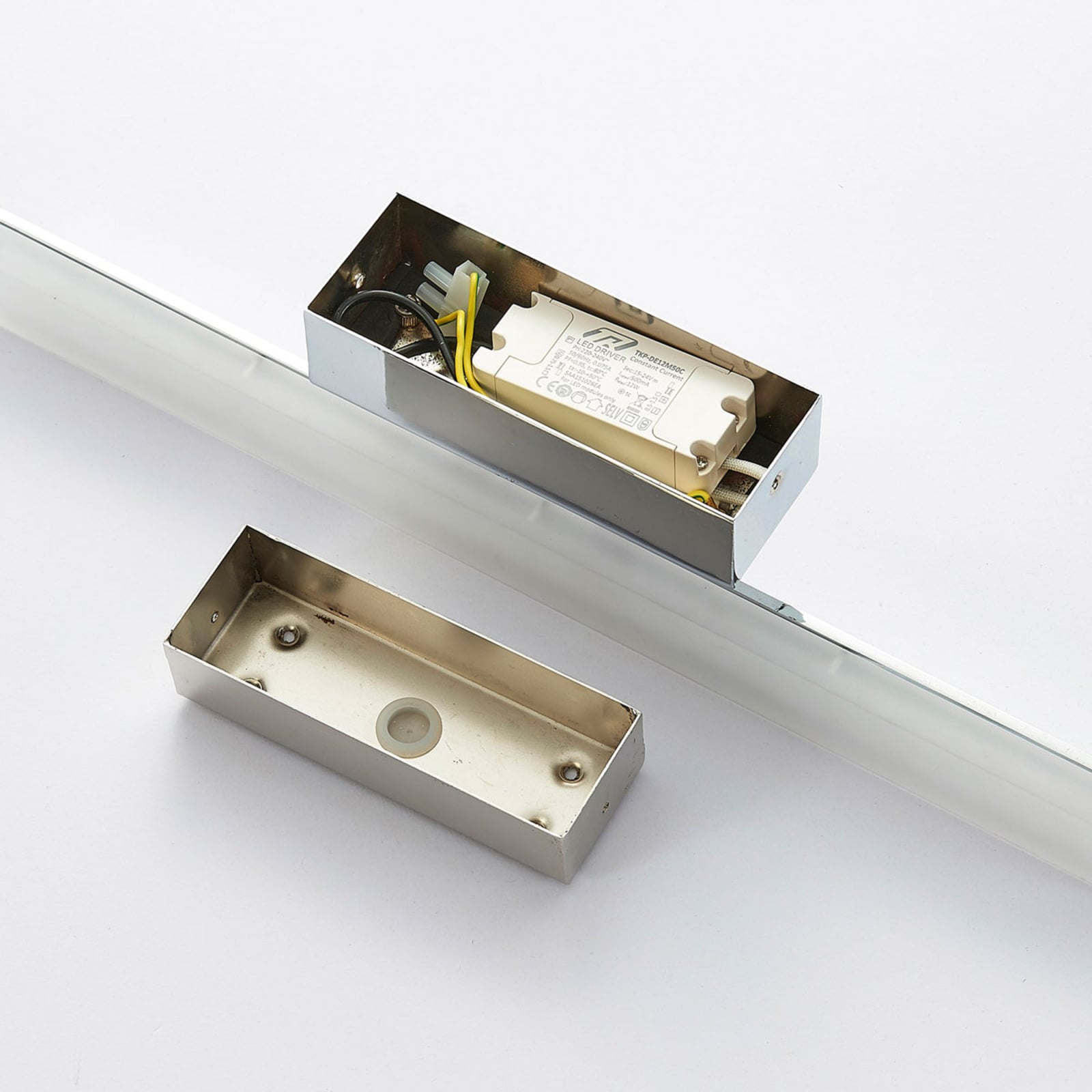 LED speillampe Julie krom 75 cm IP44 monteringsdetalj