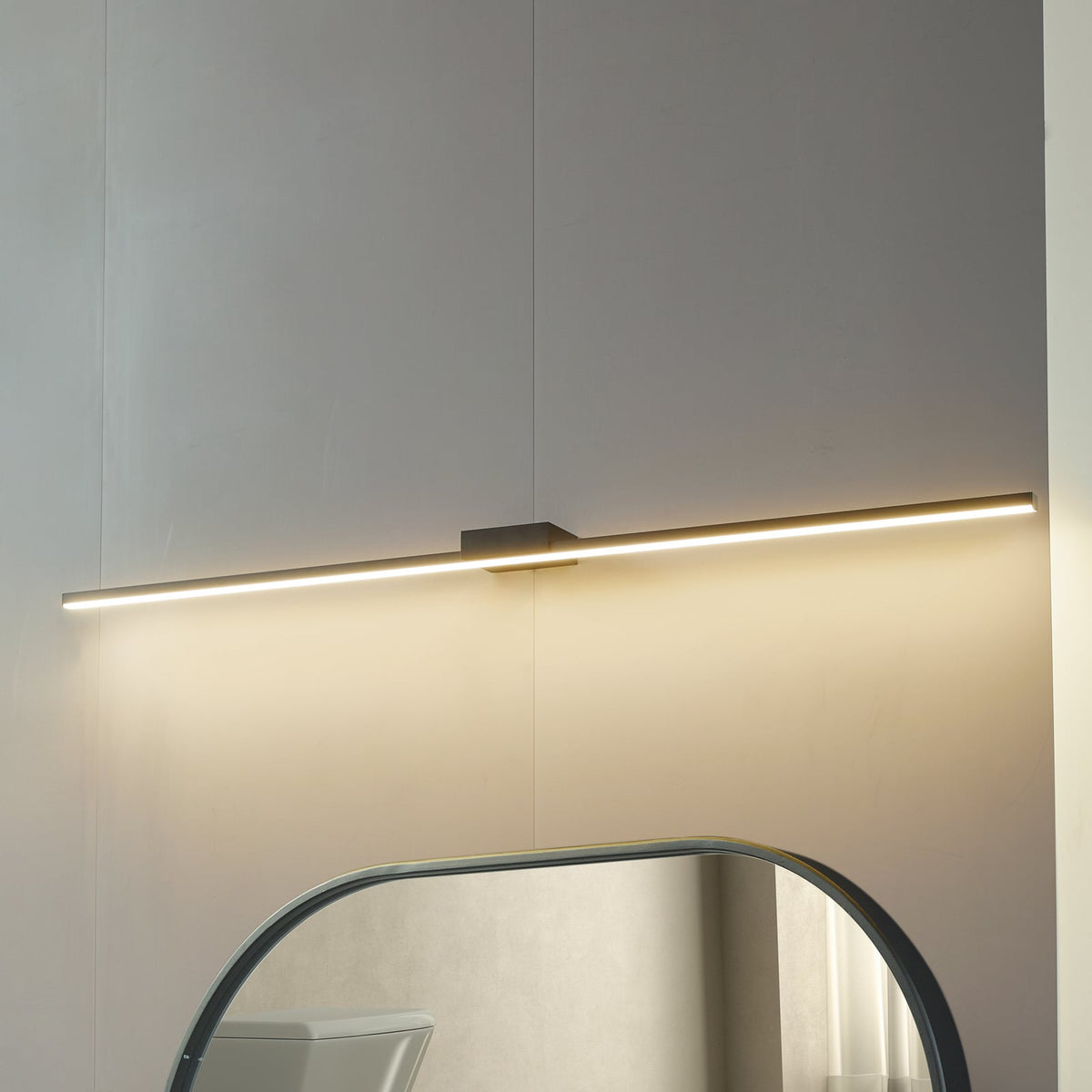 LED speillampe Kivana svart aluminium 120 cm forfra