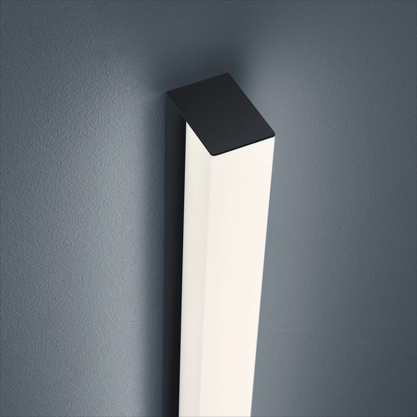 LED speillampe Lado svart 90 cm 18W IP44 detalj av armatur