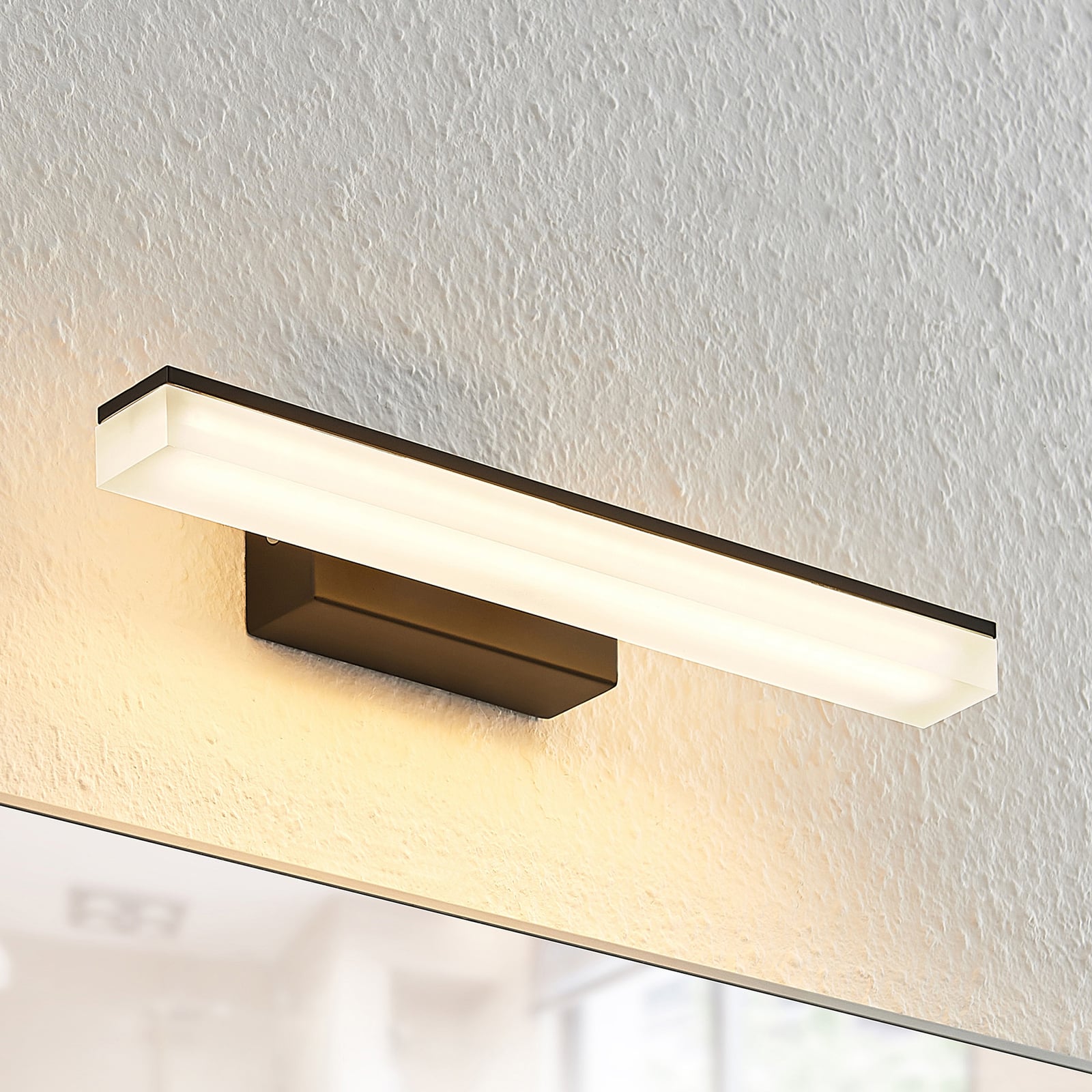 LED speillampe Lisana svart/hvit 32 cm IP44 bakside