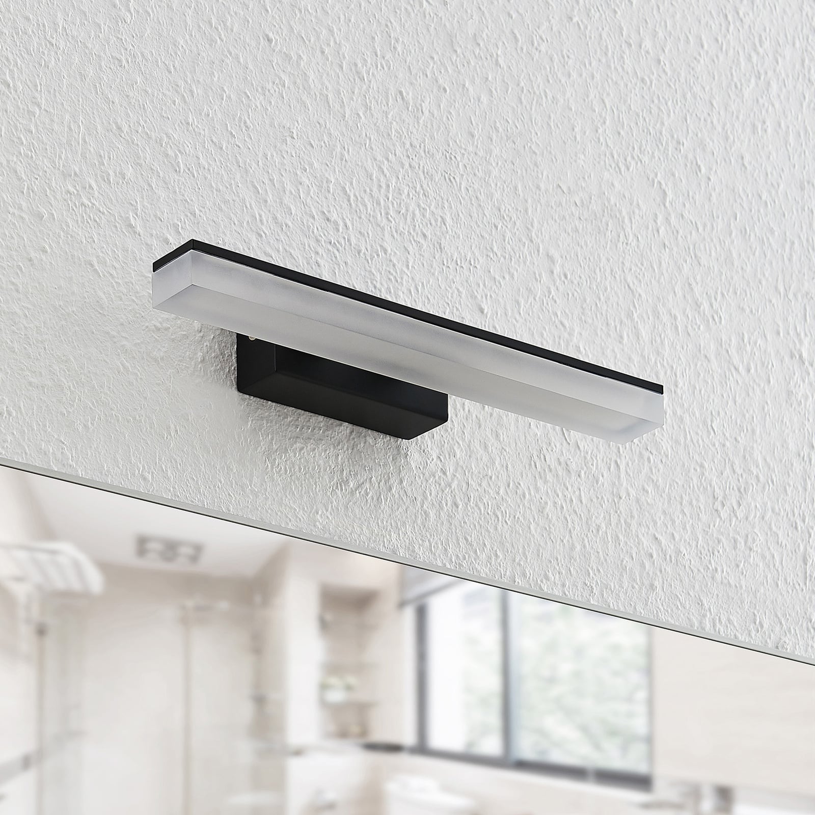 LED speillampe Lisana svart/hvit 32 cm IP44 detalj