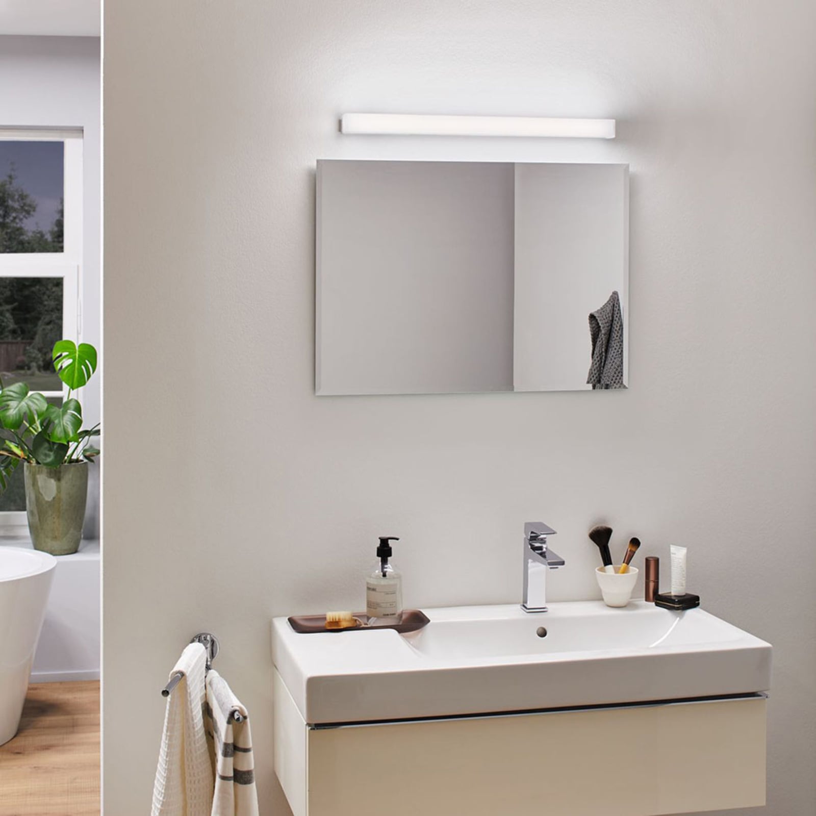 LED speillampe Luno 60 cm hvit IP44 justerbar fargetemperatur bakside