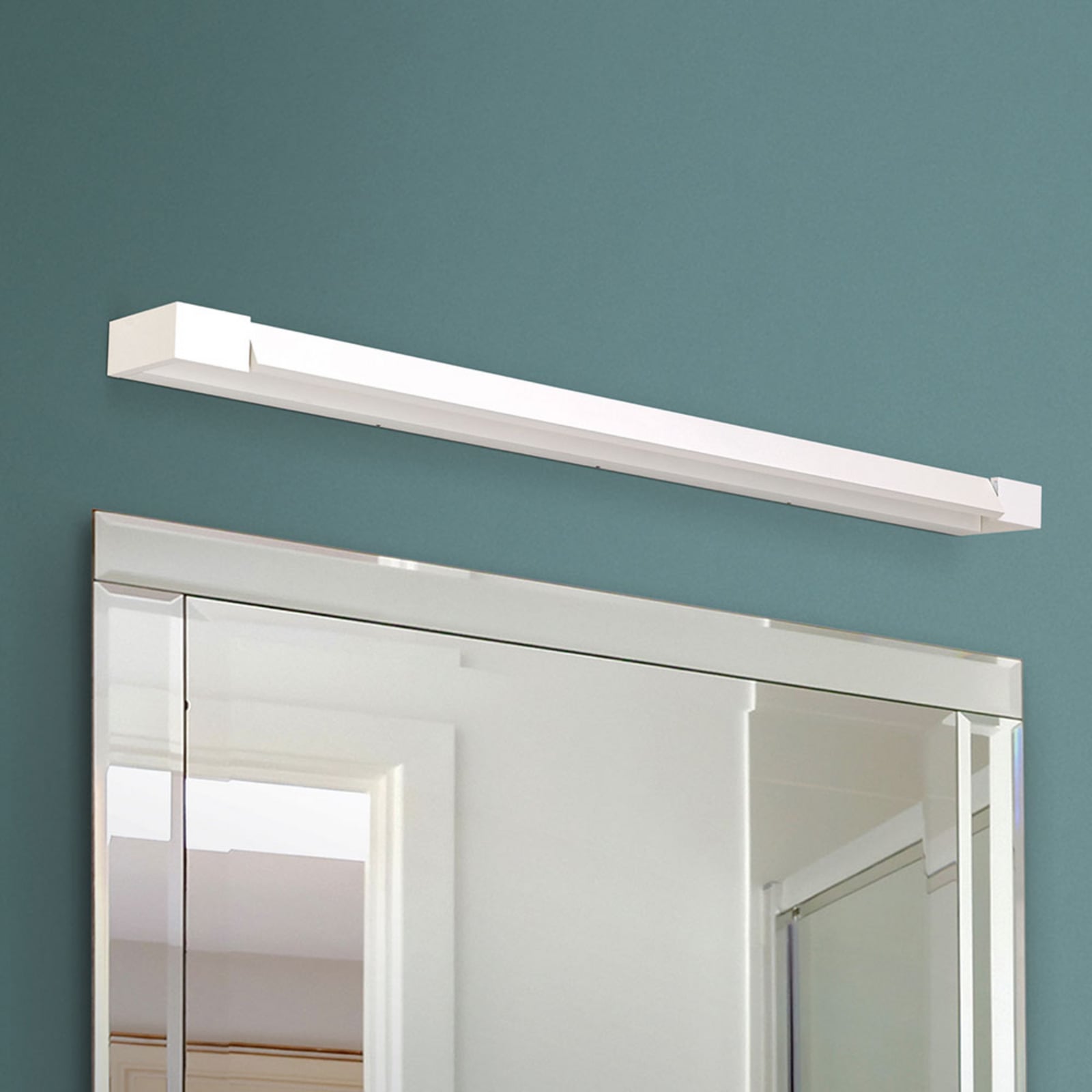 LED speillampe Marilyn hvit svingbar 90 cm IP44 detalj av reflektor