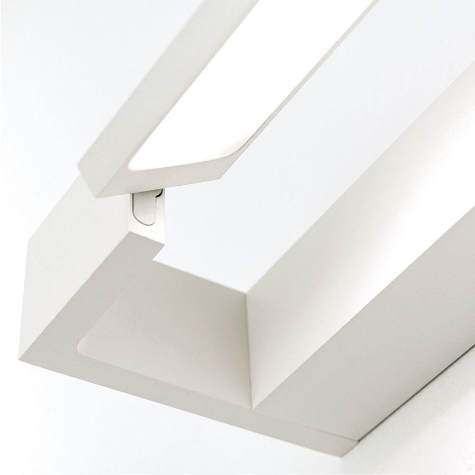 LED speillampe Marilyn hvit svingbar 90 cm IP44 sideprofil