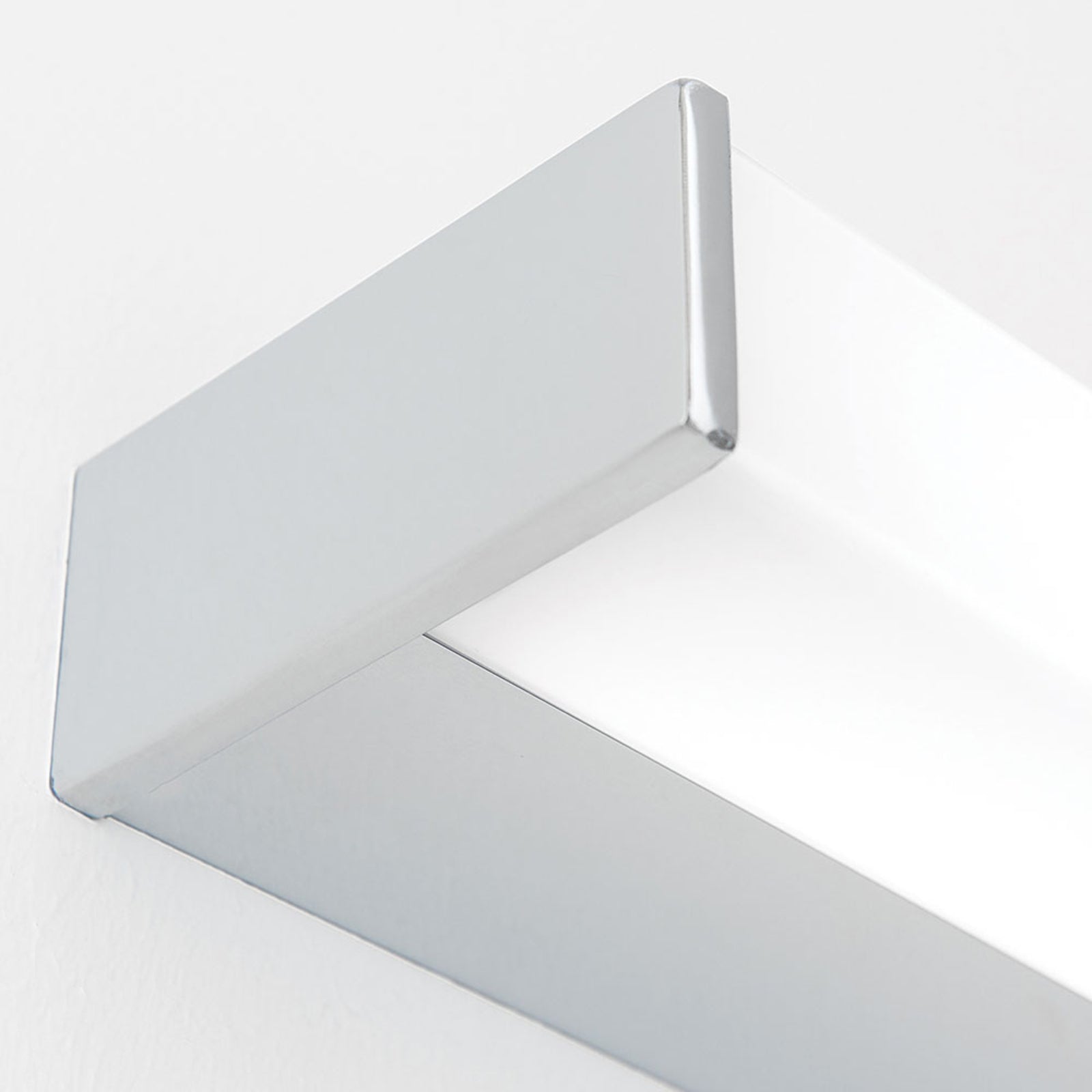 LED speillampe Marilyn krom/hvit 70 cm 17W med lys på