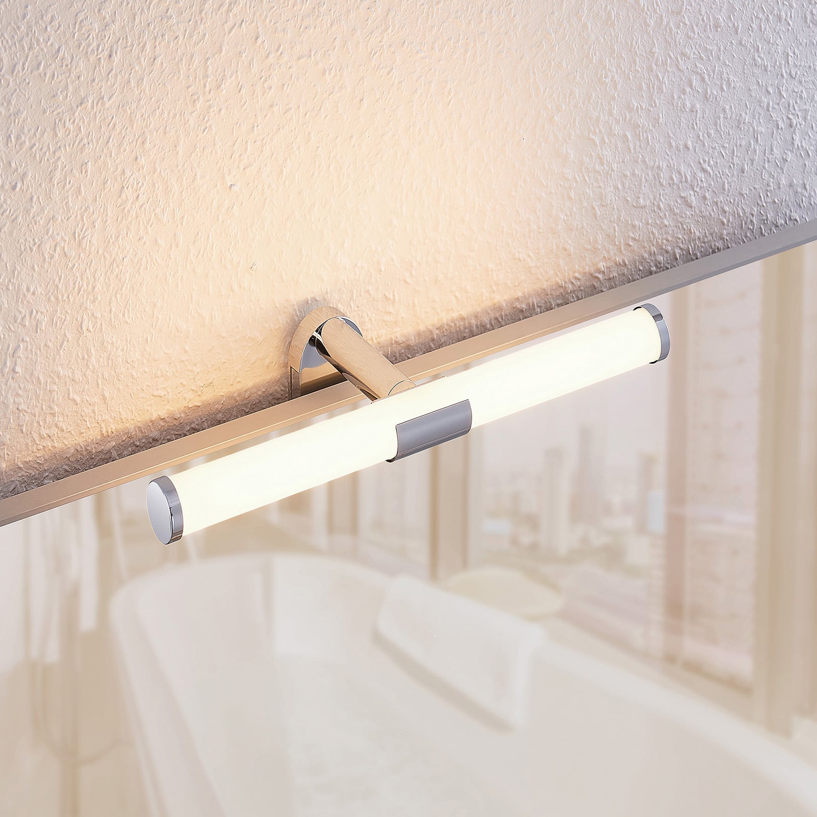 LED speillampe Naili krom 30 cm IP44 varmhvit - Lindby