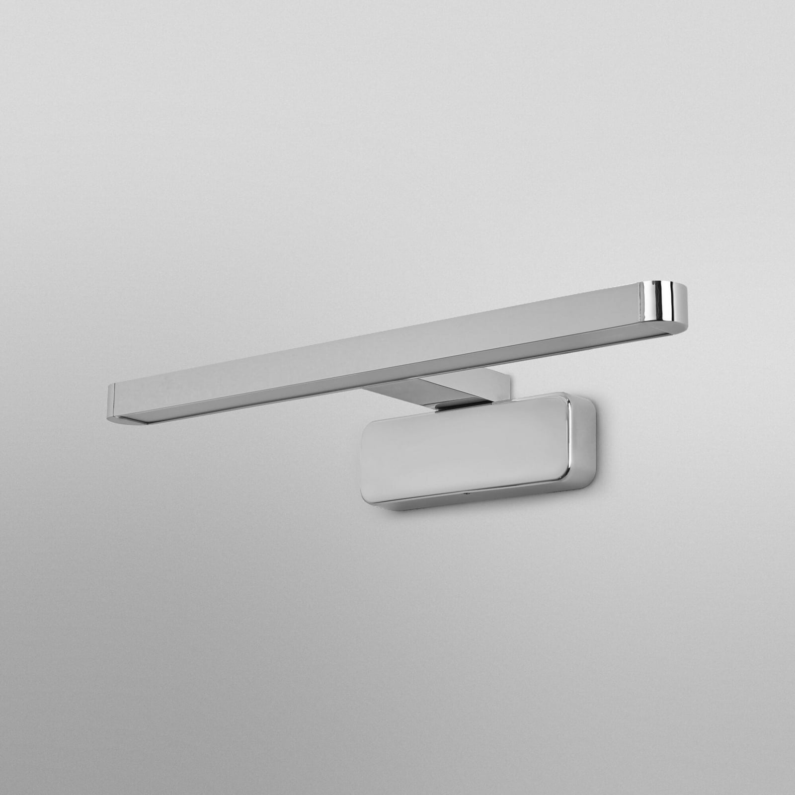 LED speillampe ORBIS DISC BAR krom opplyst i mørkt rom