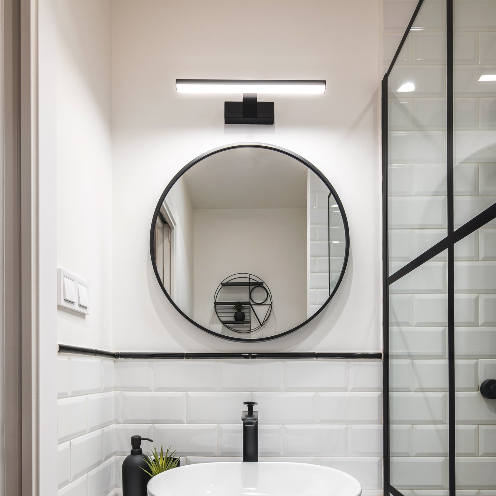 LED speillampe Pandella 1 svart aluminium 40 cm bakside