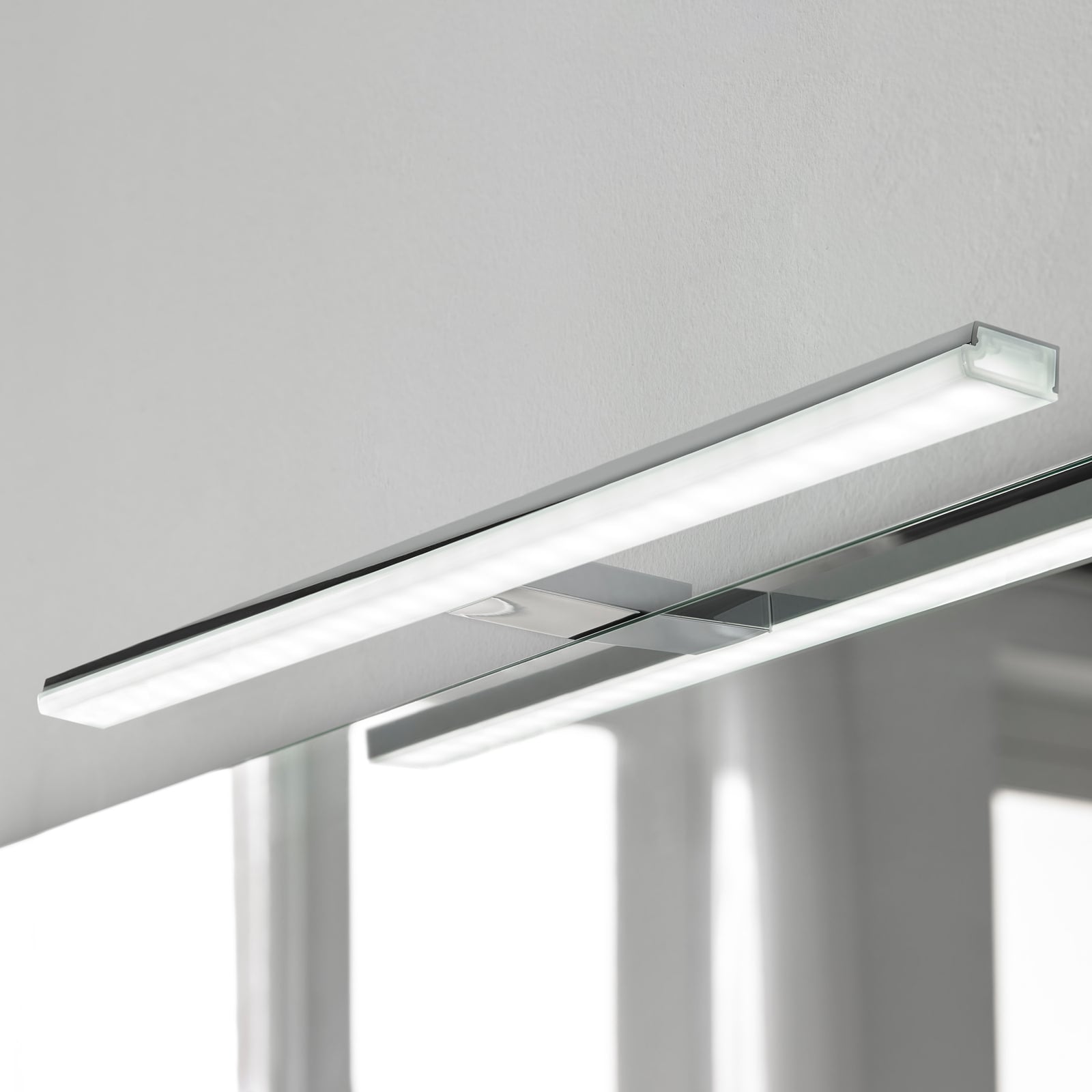 LED speillampe Pandora krom 60,8 cm 12W IP44 forfra