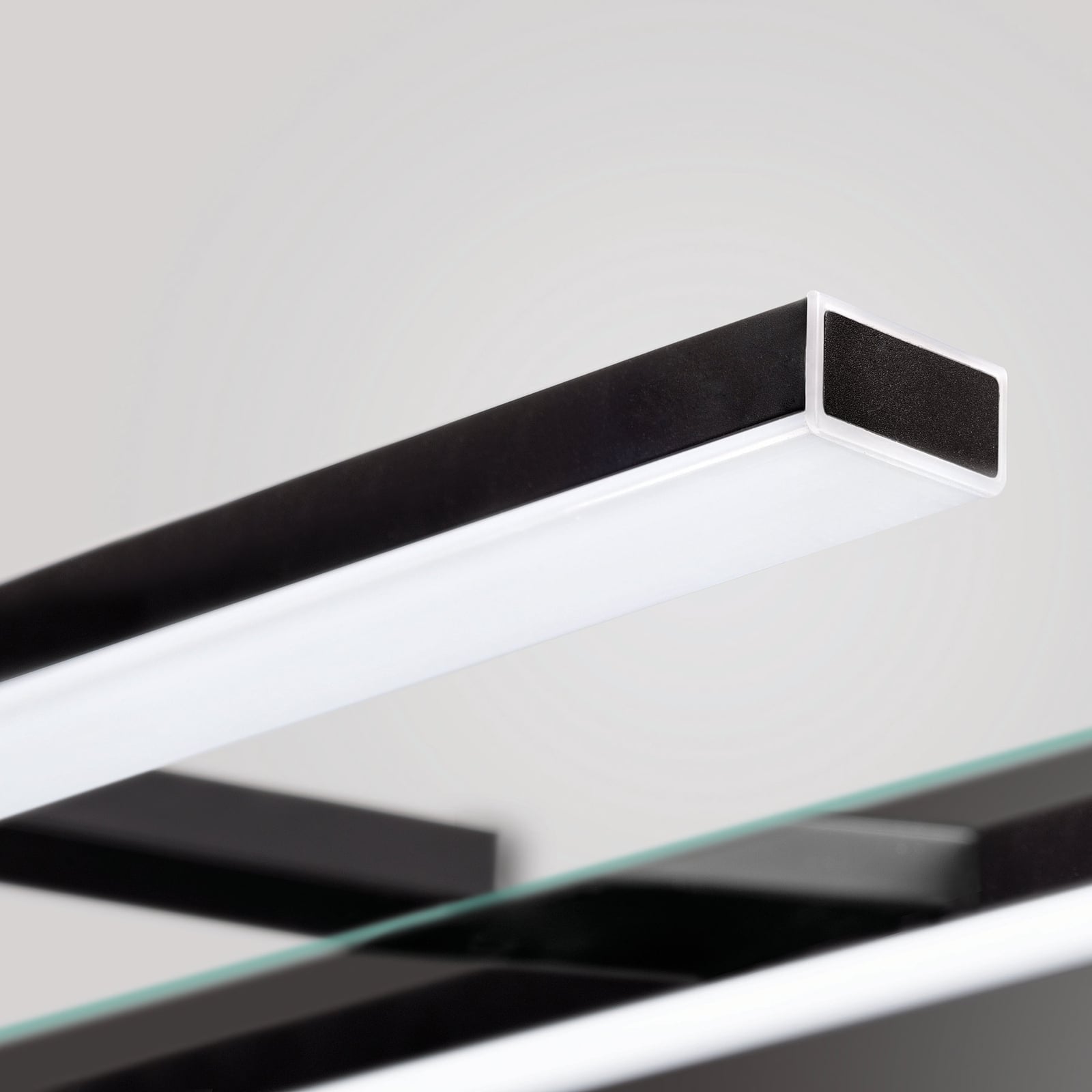 Montert LED speillampe Pandora svart matt 45,8 cm på bad