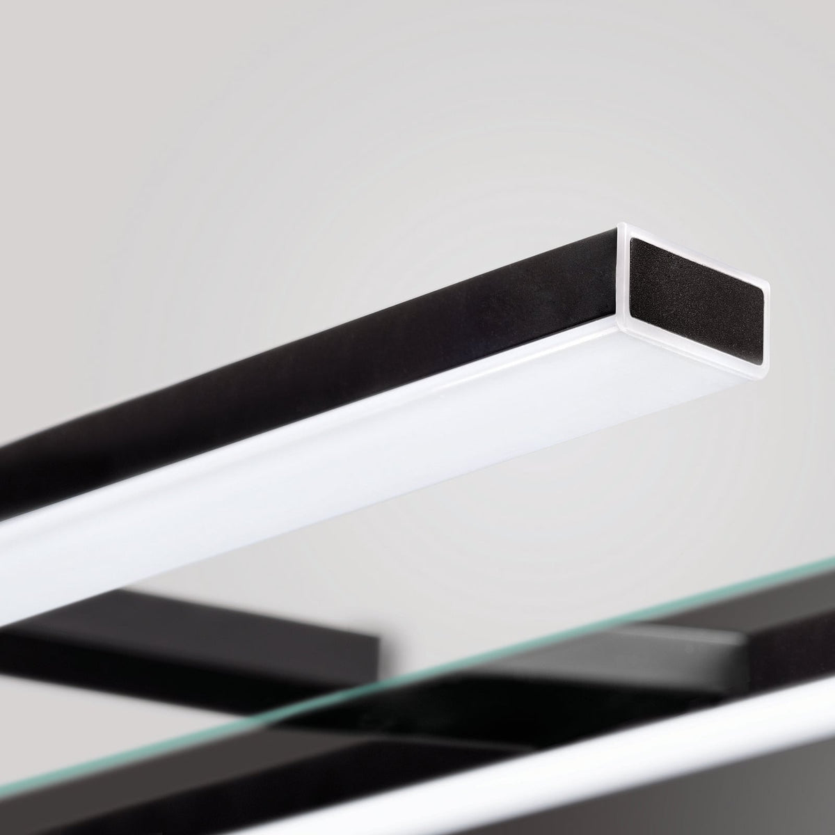 Montert LED speillampe Pandora svart matt 45,8 cm på bad