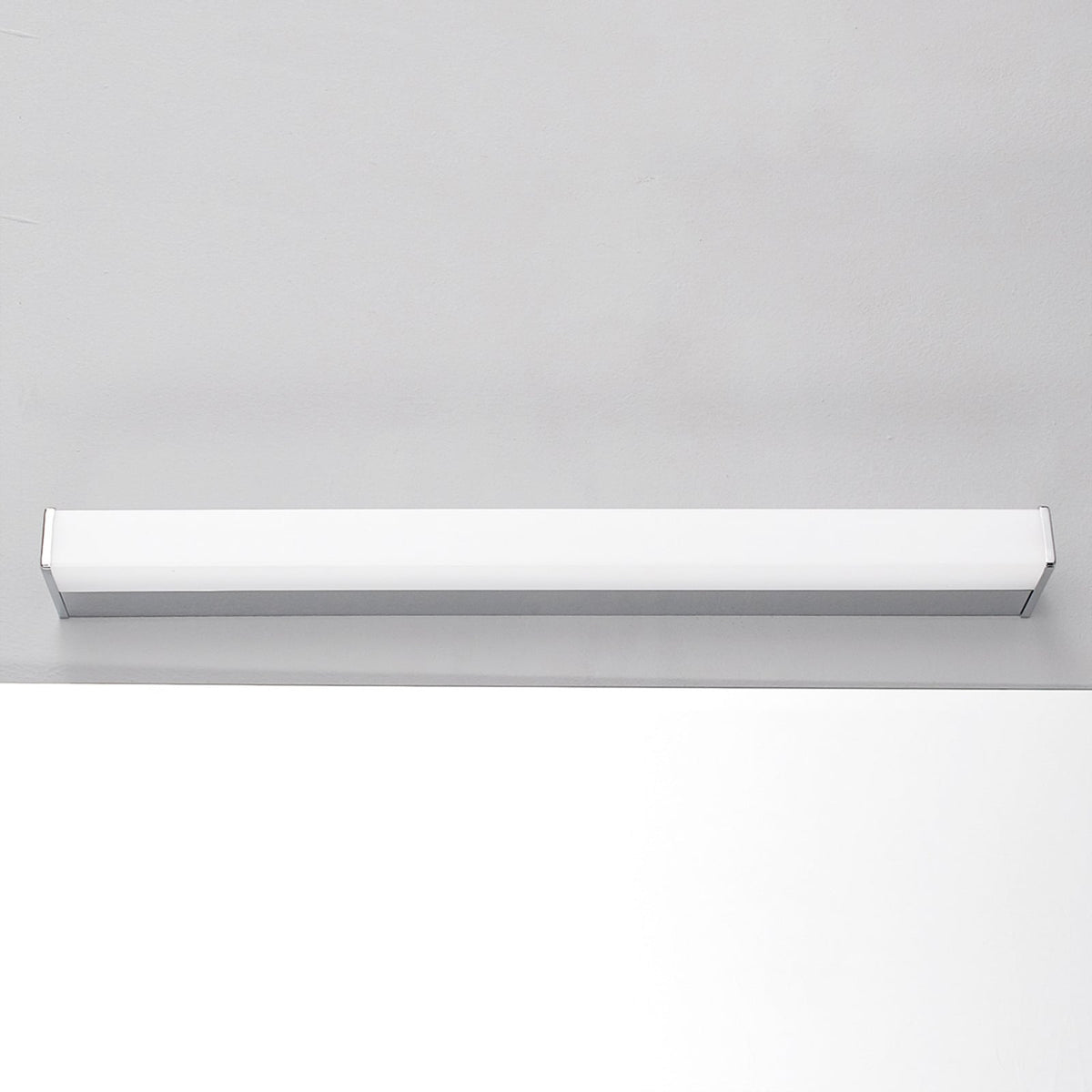 LED speillampe Philippa krom akryl 59 cm IP44 nærbilde av lyskilde