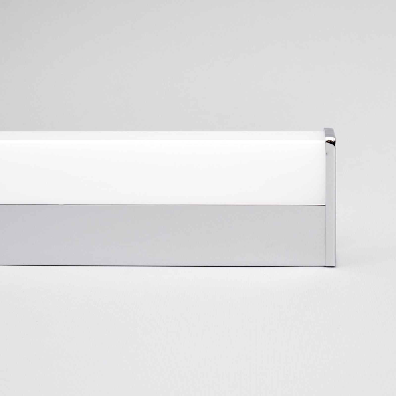 LED speillampe Philippa krom akryl 59 cm IP44 lysfordeling