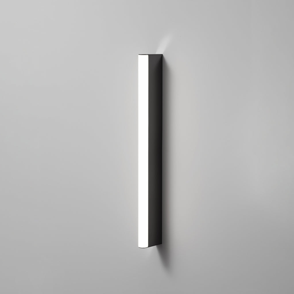 Montert LED speillampe Slat svart dimbar IP44 60 cm på baderom