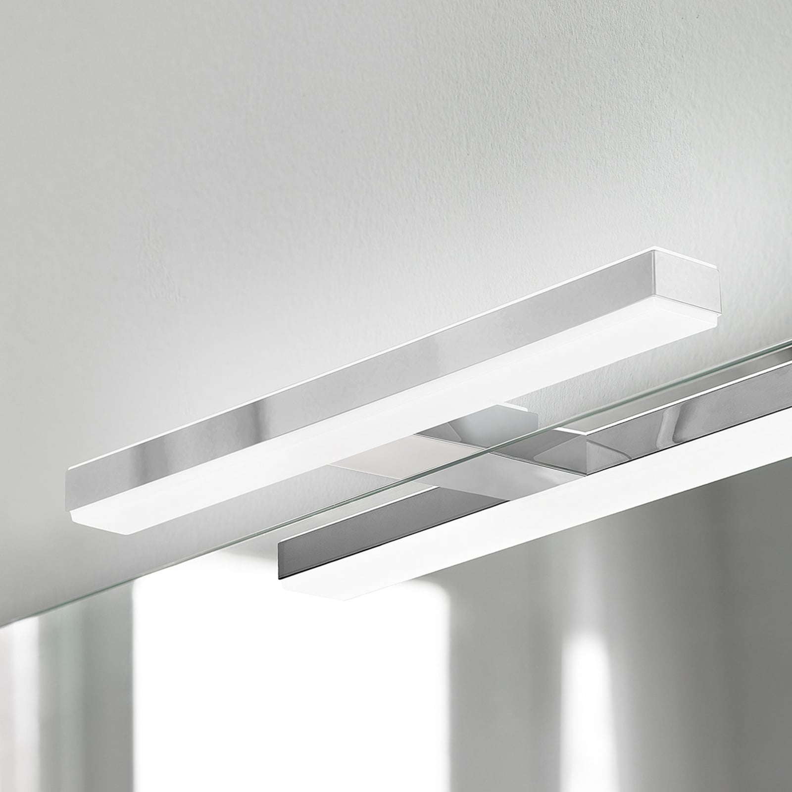LED speillampe Veronica krom 30 cm 8W IP44 forfra