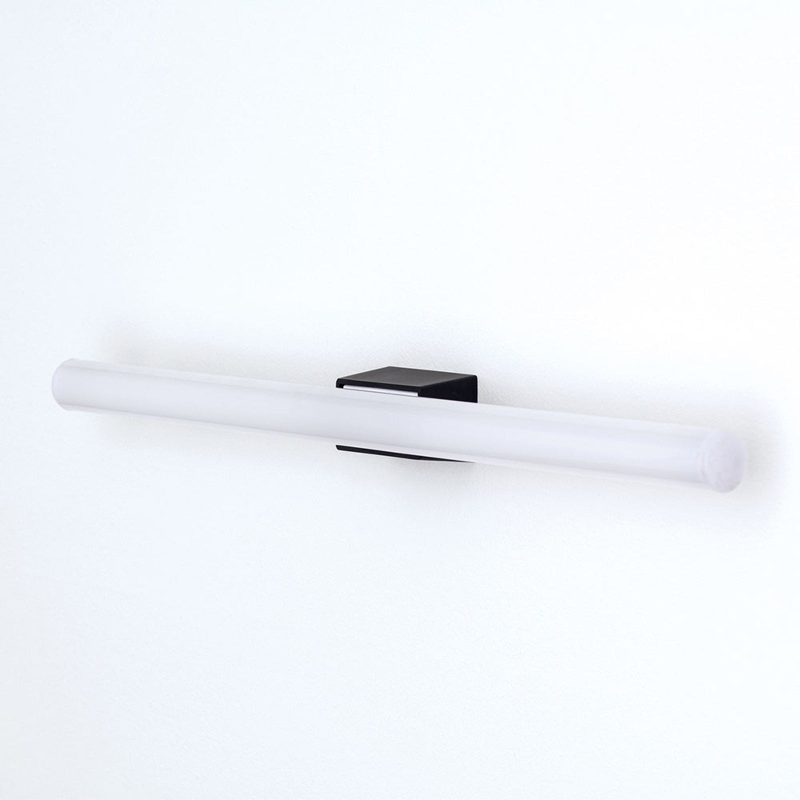 Detaljbilde av LED speillampe Visagist svart metallholder