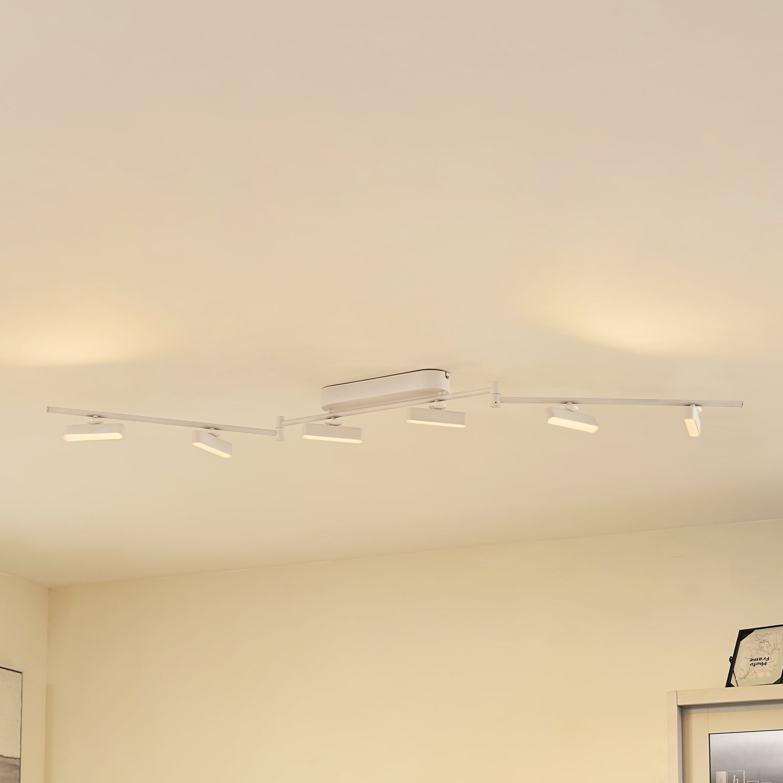 LED spotlist Eldrin 6-lys dimbar hvit 152 cm forfra