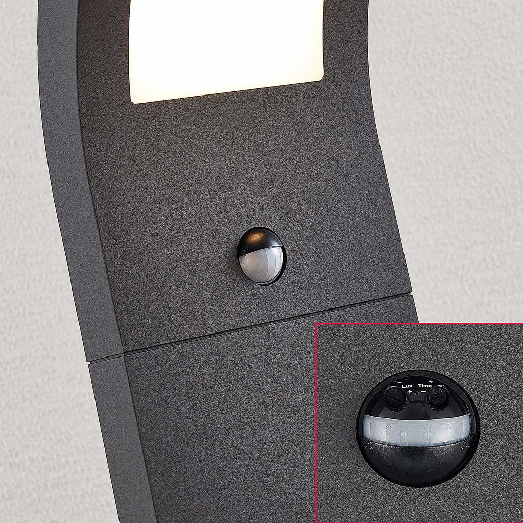 Oversikt av LED sti-lampe Advik med bevegelsessensor 100 cm grafitt IP54 i uteområde