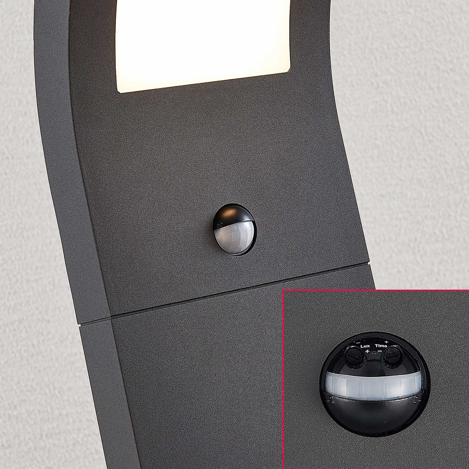 Oversikt av LED sti-lampe Advik med bevegelsessensor 100 cm grafitt IP54 i uteområde