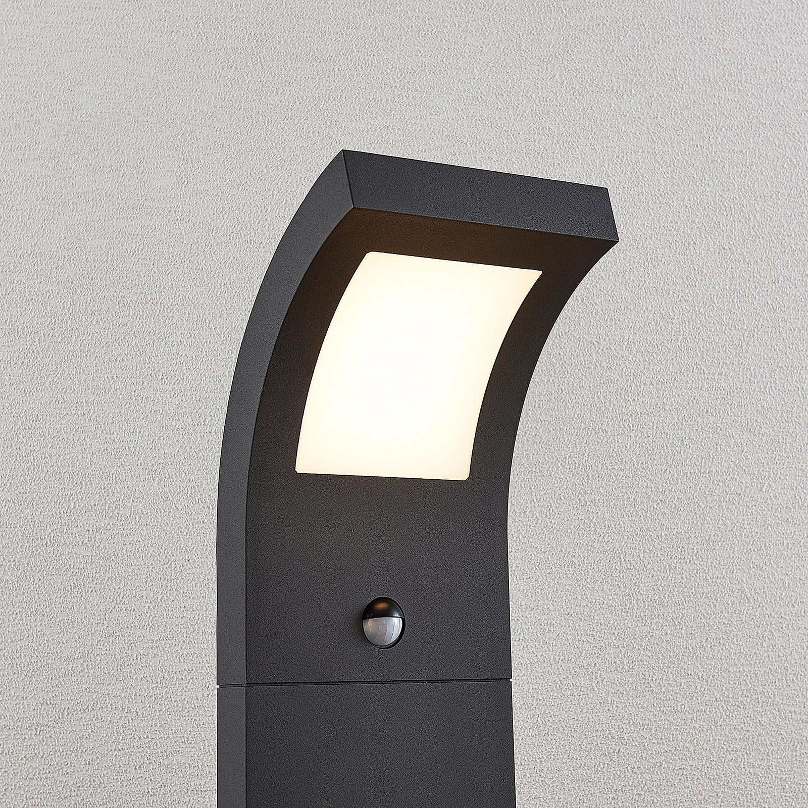 LED sti-lampe Advik med bevegelsessensor 100 cm grafitt IP54 sett fra siden