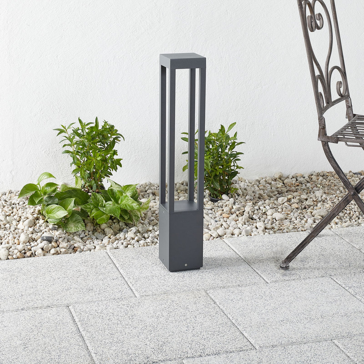 Detalj av LED sti-lampe Agra mørkegrå aluminium 65 cm