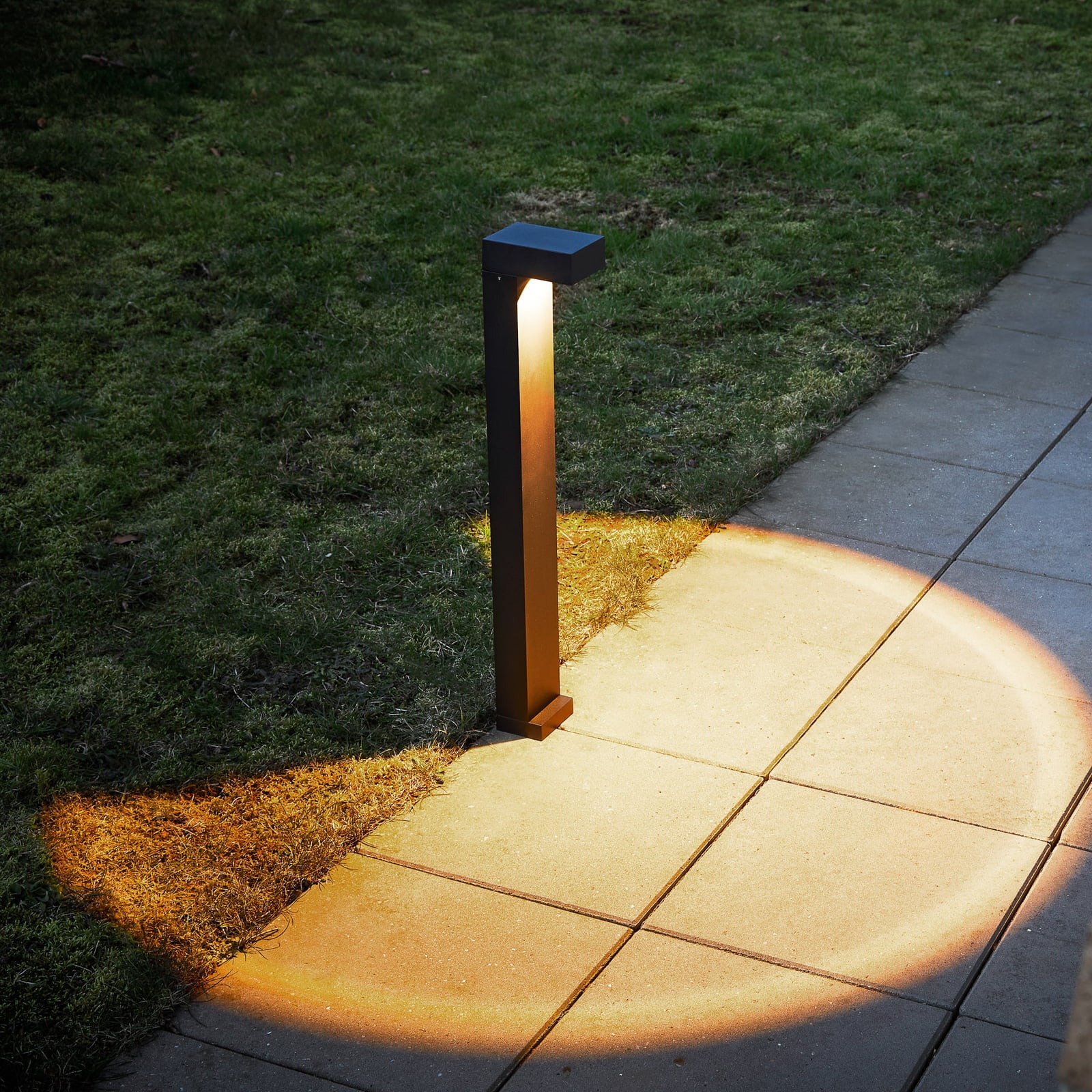 Bakside av LED sti-lampe Arn cortenfinish aluminium 70 cm IP65