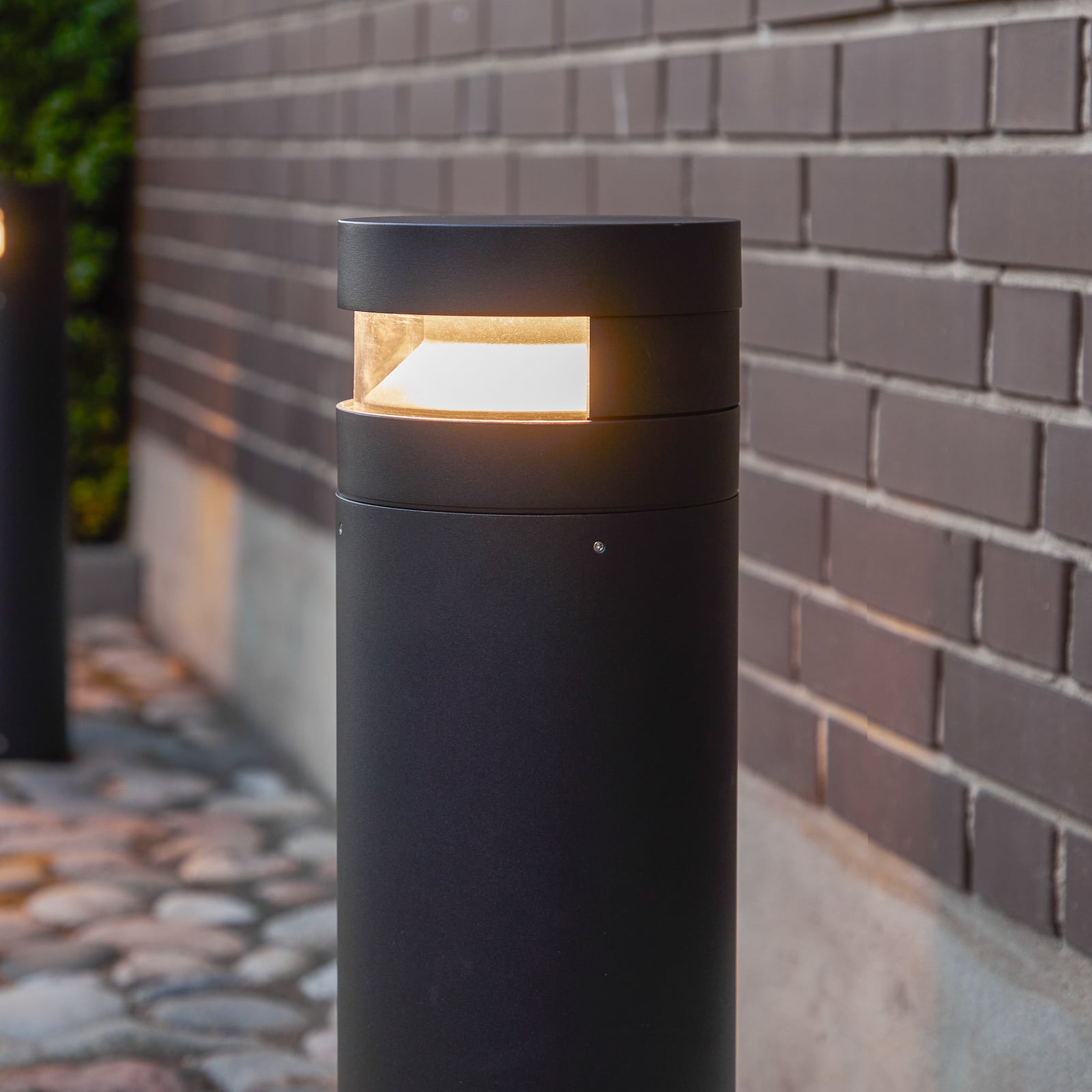 Montert LED sti-lampe Baldur svart aluminium ute
