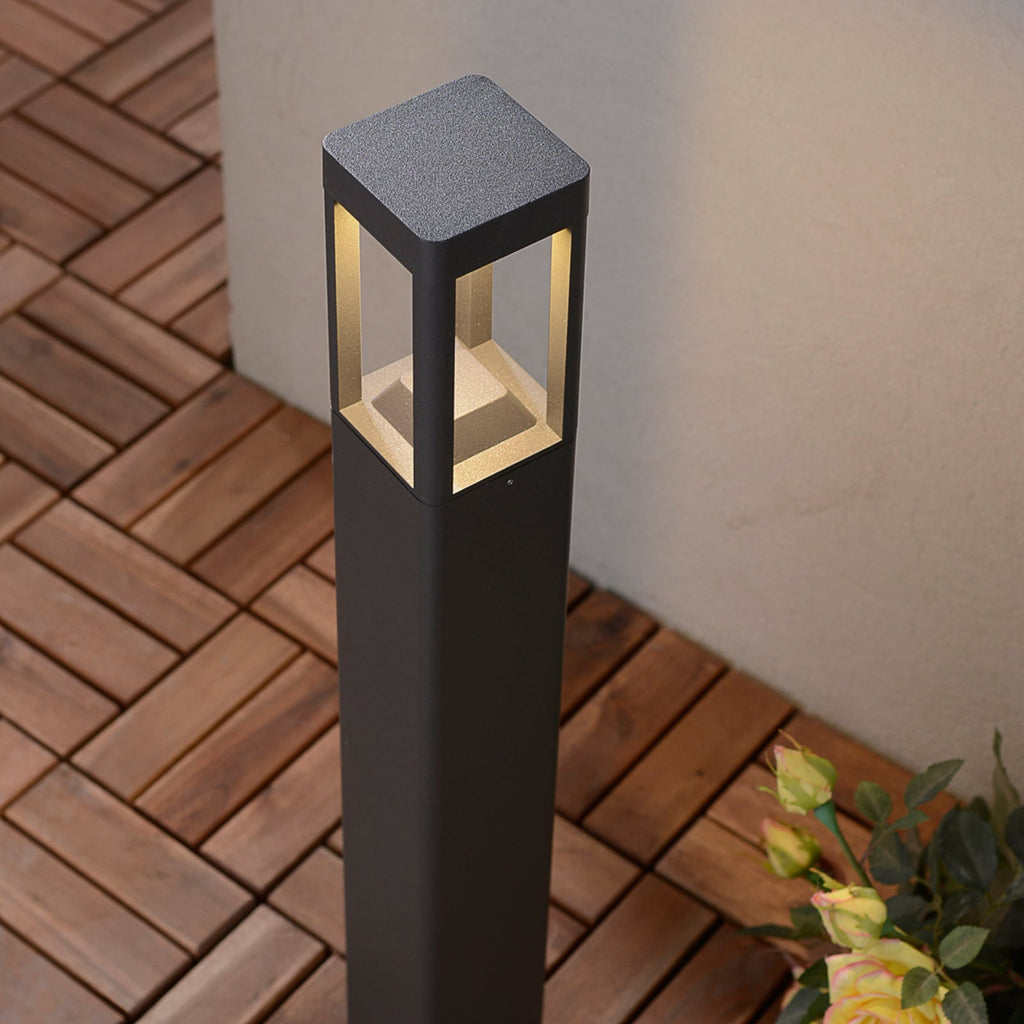 LED sti-lampe Bernd antrasitt aluminium montert i hage