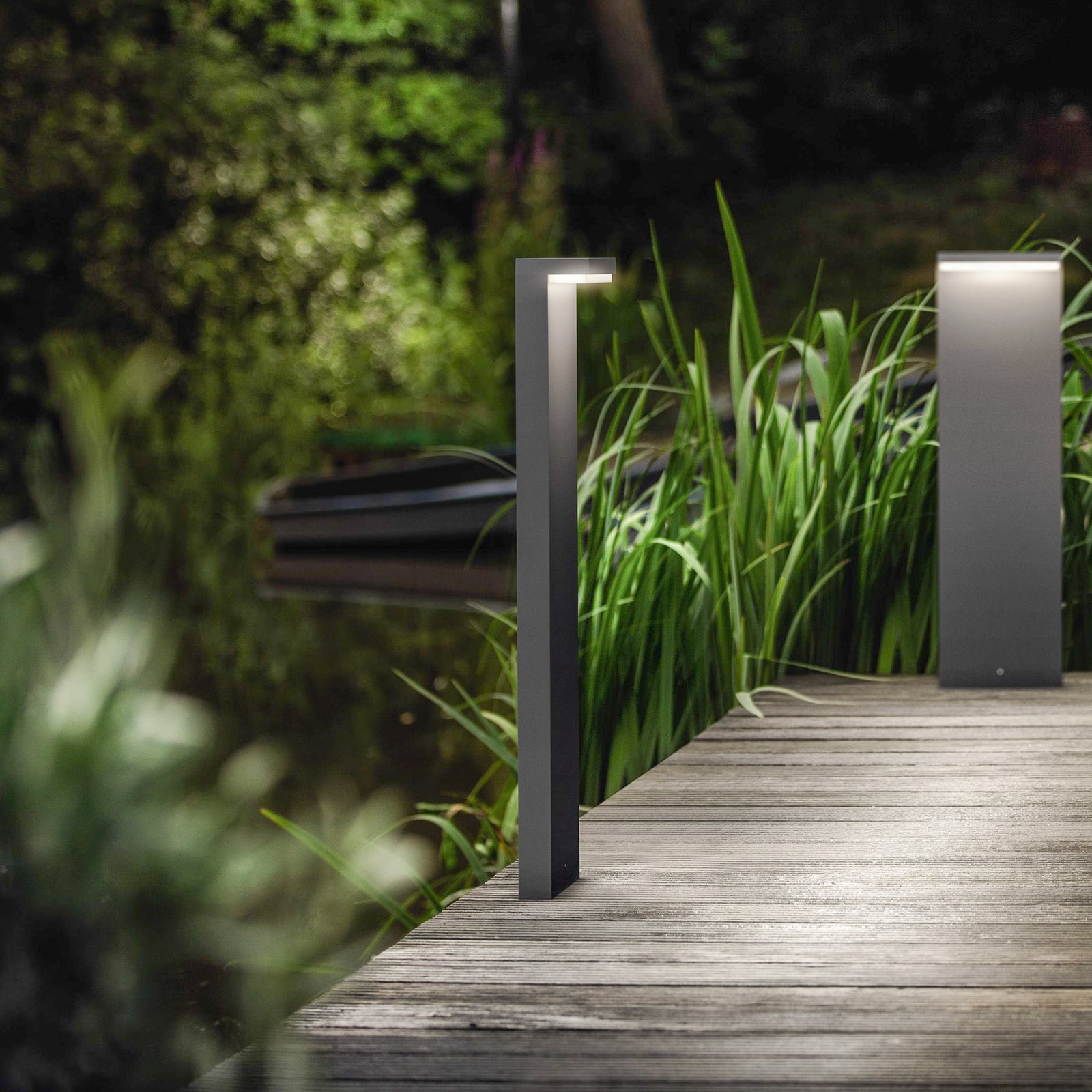 LED sti-lampe Bustan antrasitt forfra