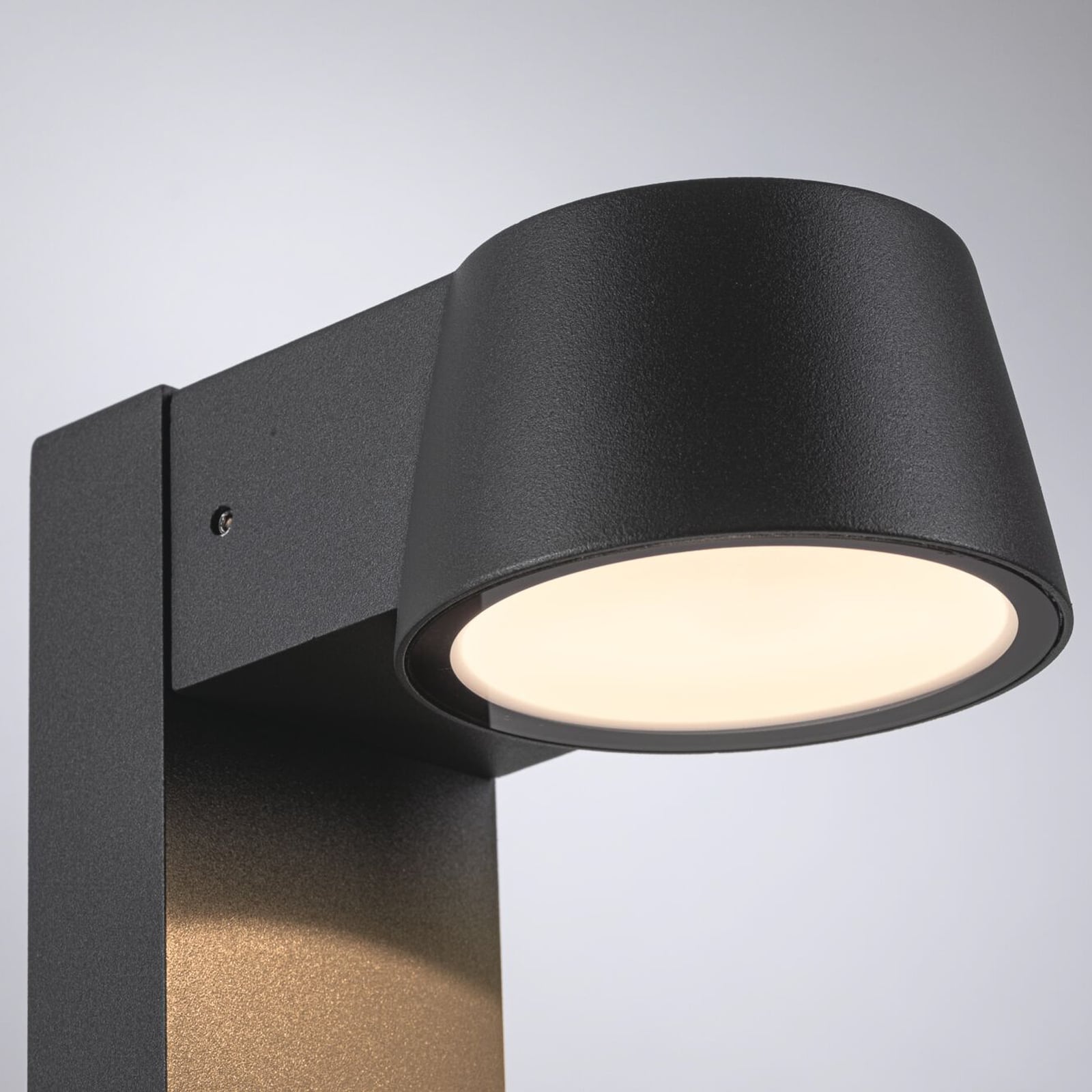 LED sti-lampe Capea antrasitt aluminium 50 cm IP44 detalj av lampehode