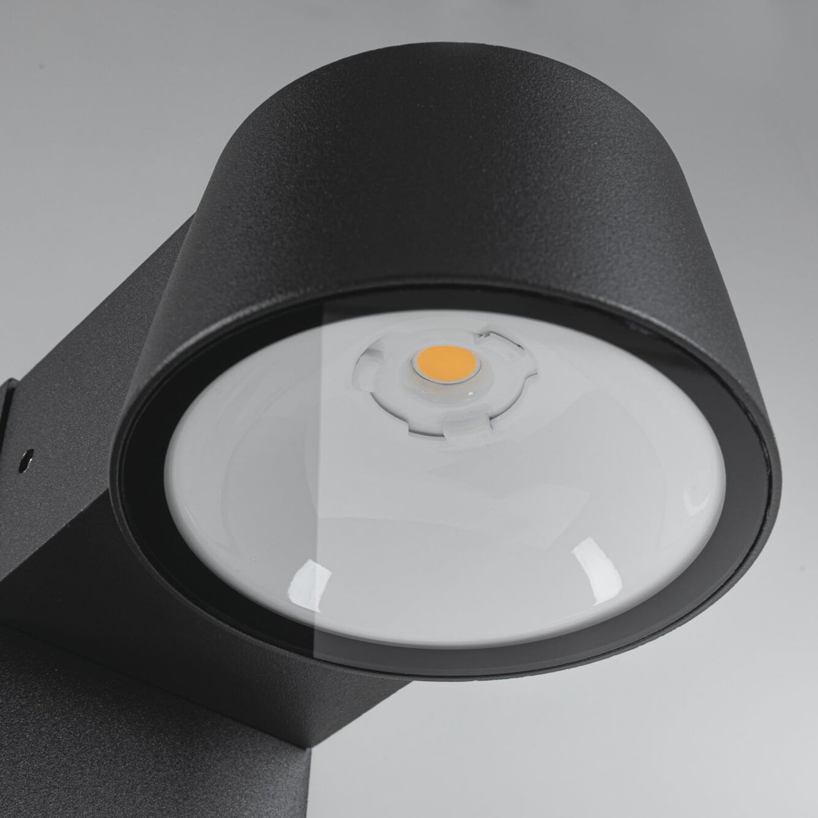 LED sti-lampe Capea antrasitt aluminium 50 cm IP44 nærbilde av overflate
