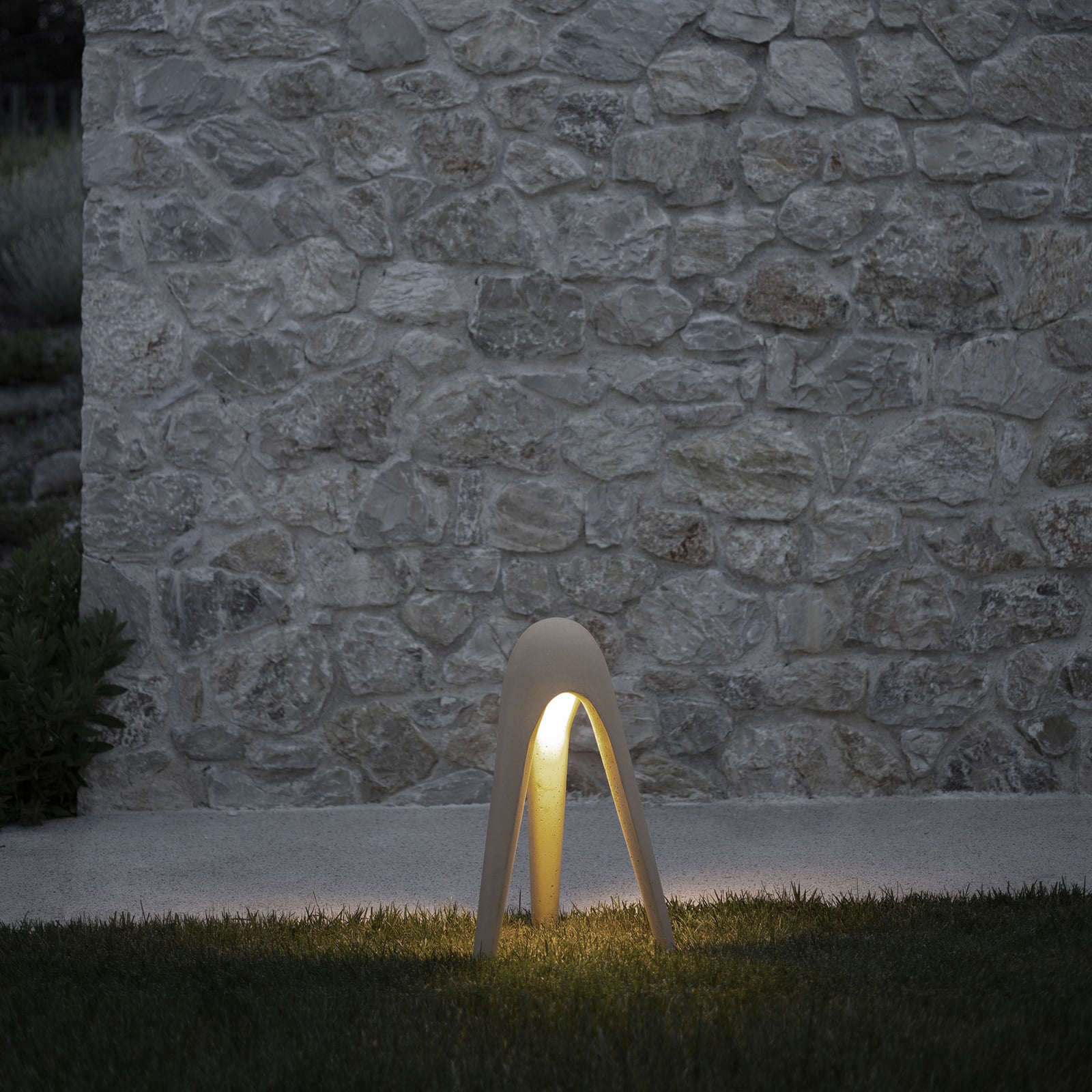LED sti-lampe Cyborg betong lysegrå Ø40 cm lysdetalj