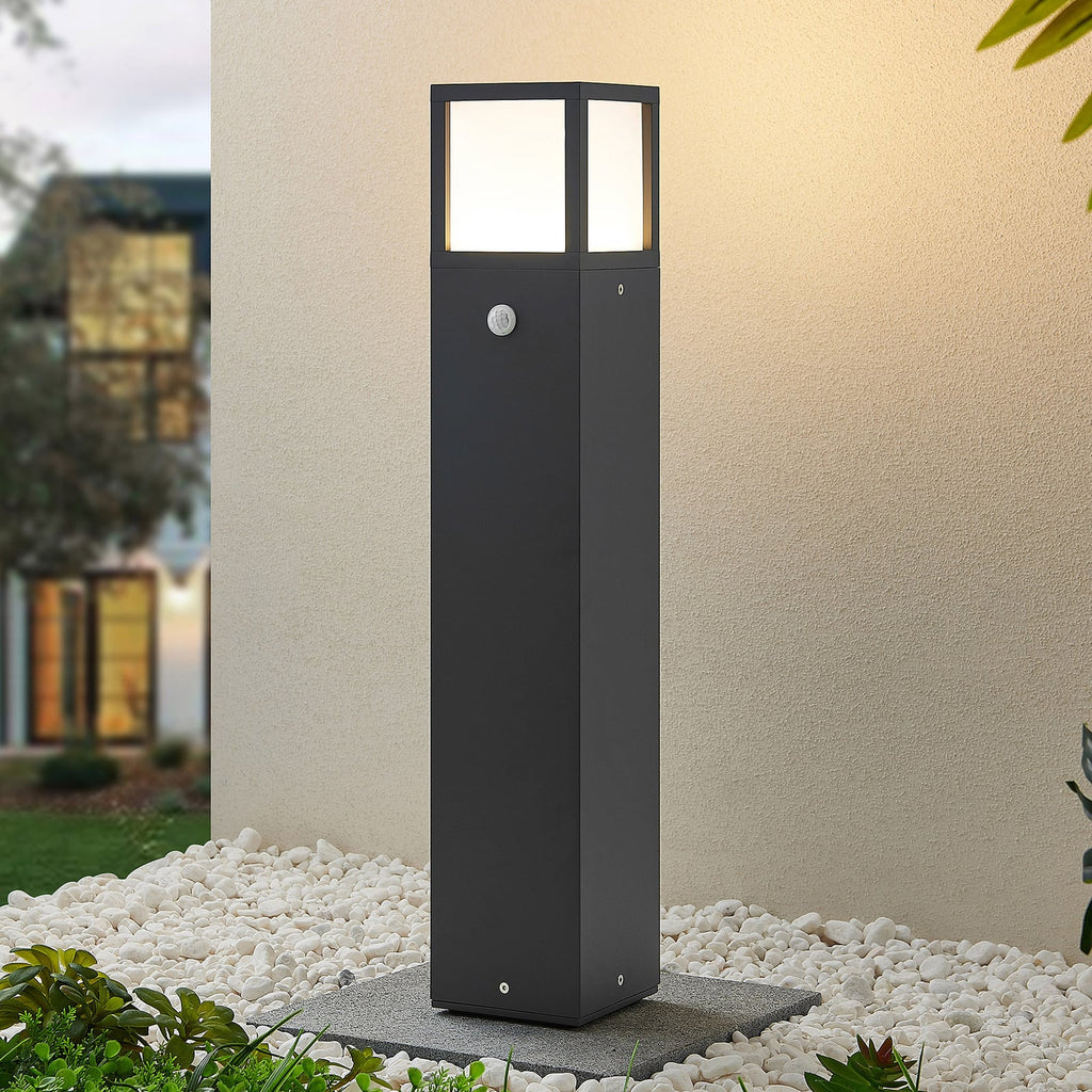 LED sti-lampe Dewari med bevegelsessensor forfra