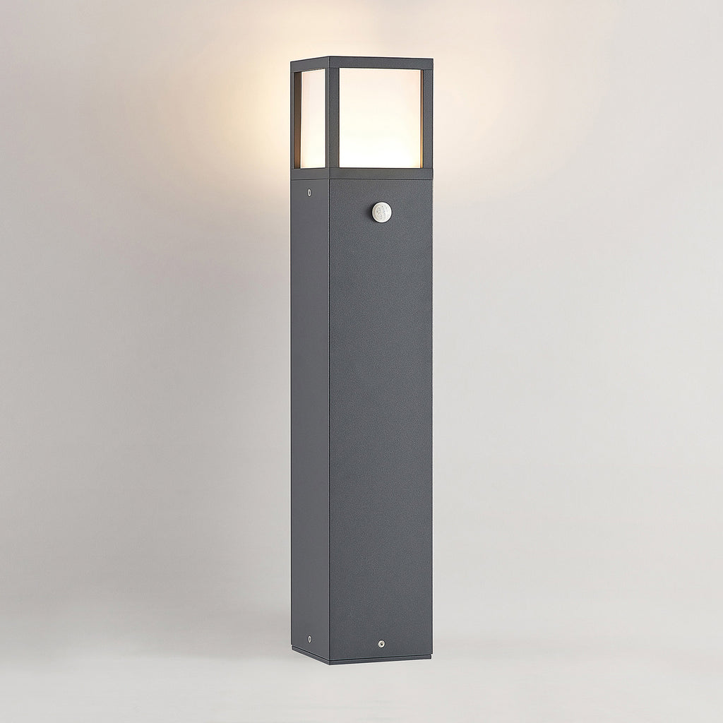LED sti-lampe Dewari med bevegelsessensor nærbilde av lampe