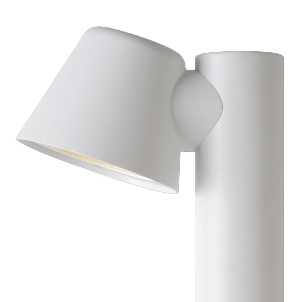 LED sti-lampe Dingo hvit GU10 dimbar 70 cm IP44 montert i hage